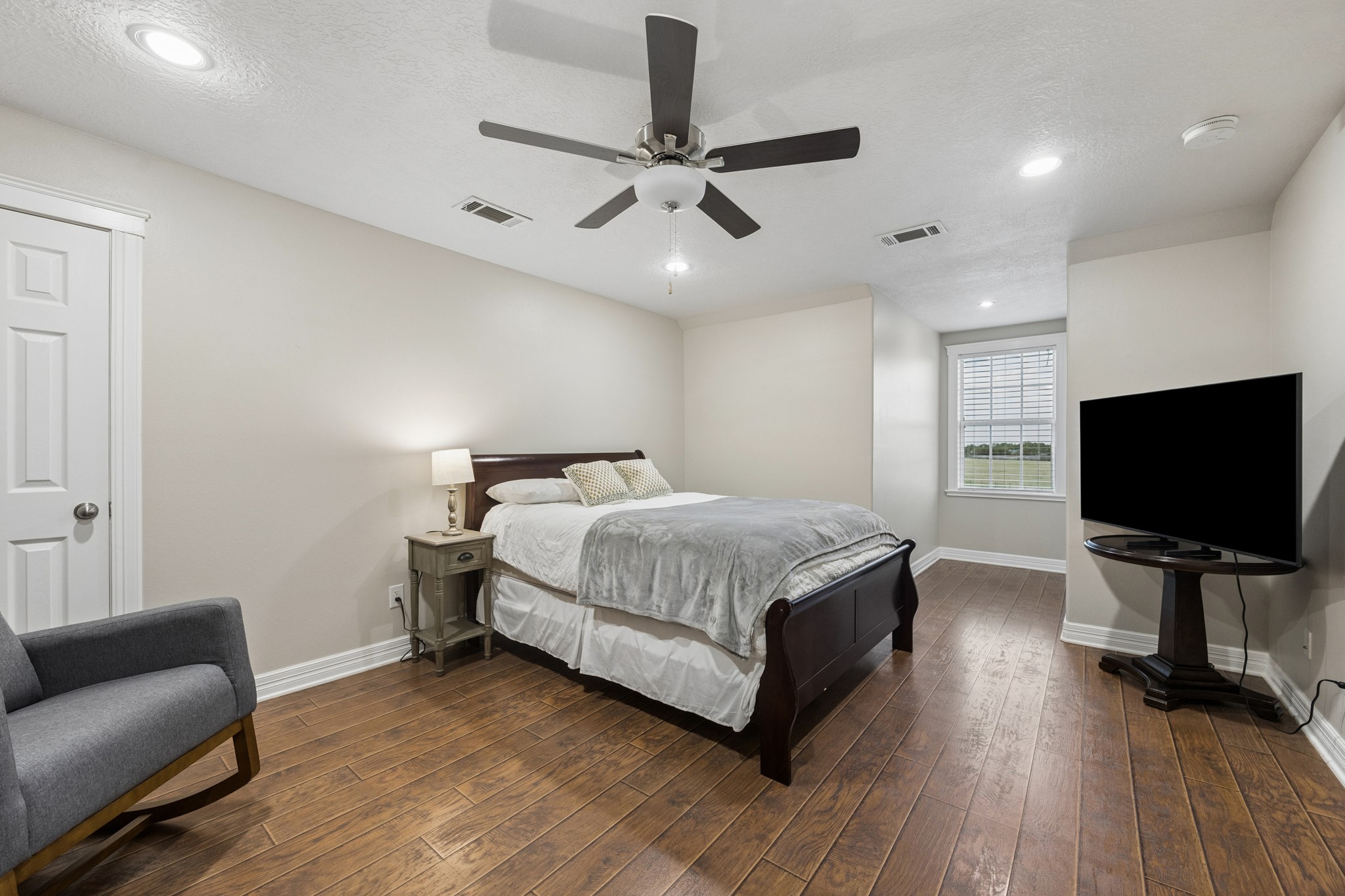 2258 Maler Road Property Photo 20