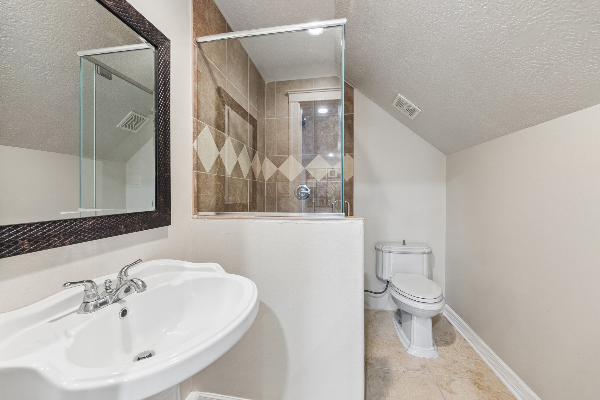 2258 Maler Road Property Photo 24