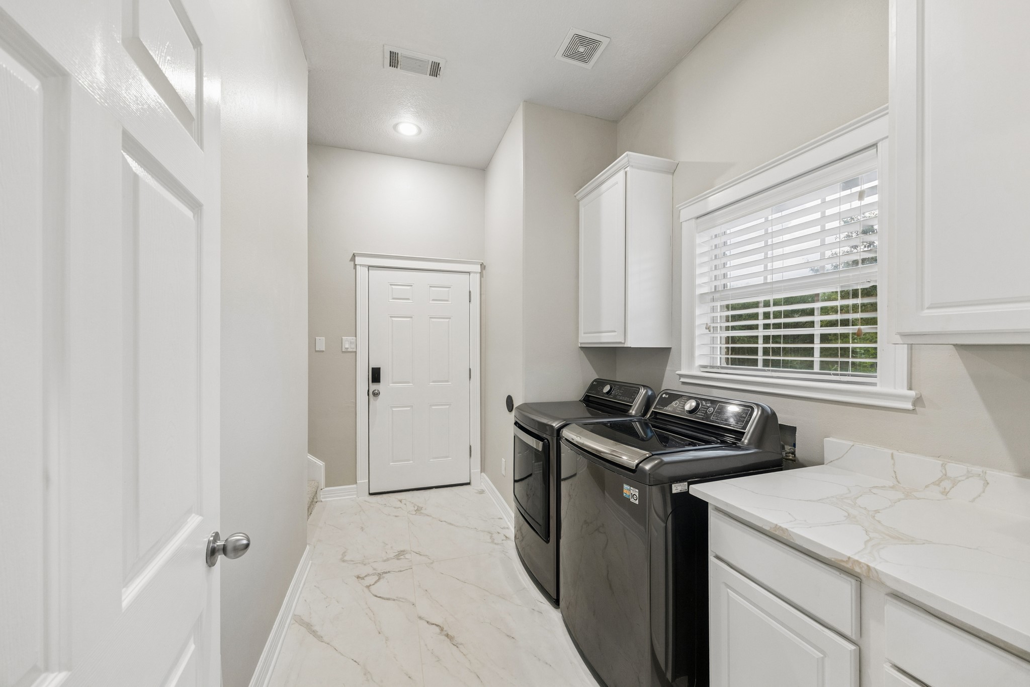 2258 Maler Road Property Photo 26