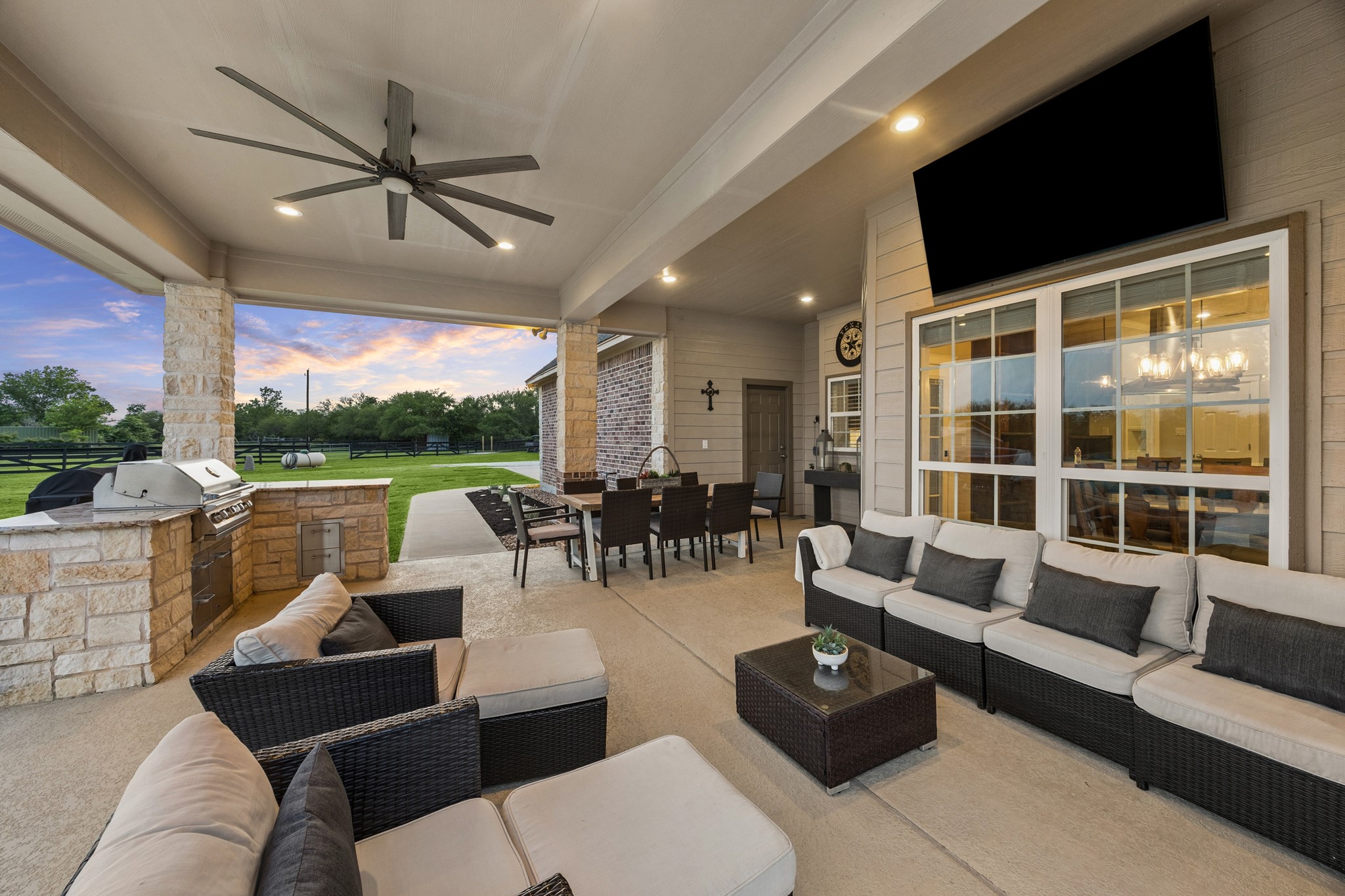 2258 Maler Road Property Photo 28