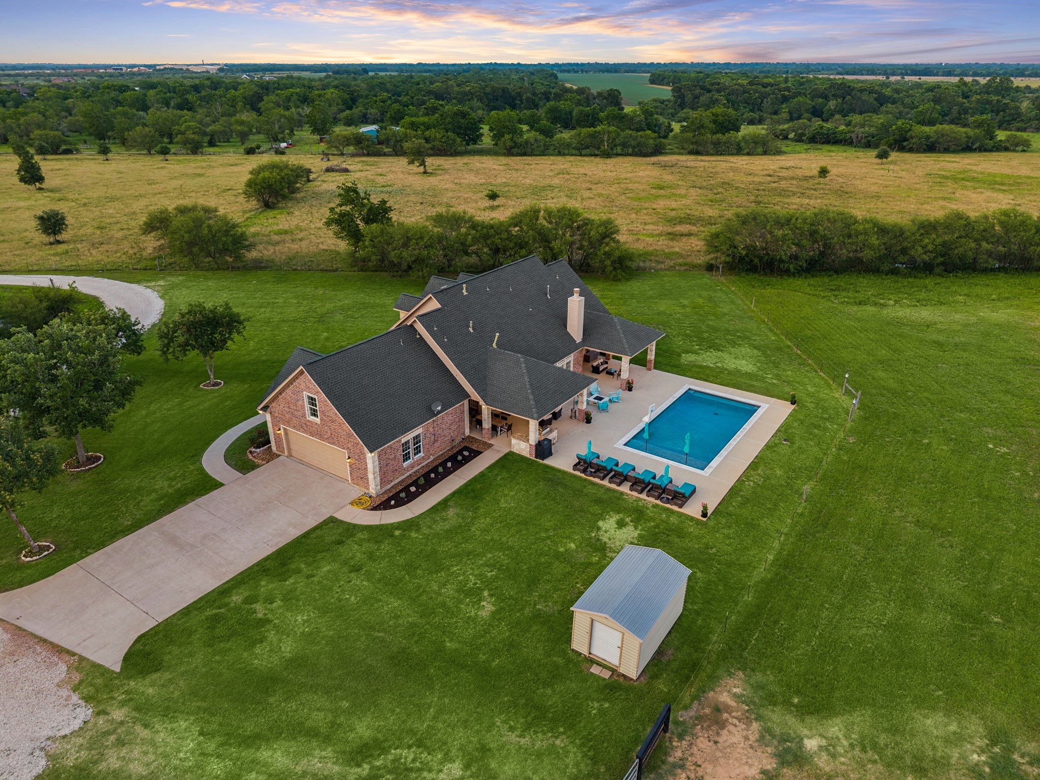 2258 Maler Road Property Photo 38