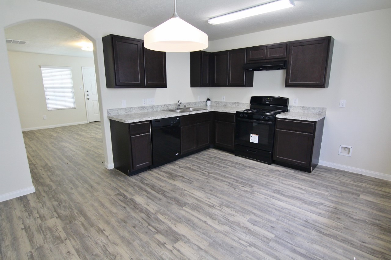 5450 Quail Cove Lane Property Photo 3