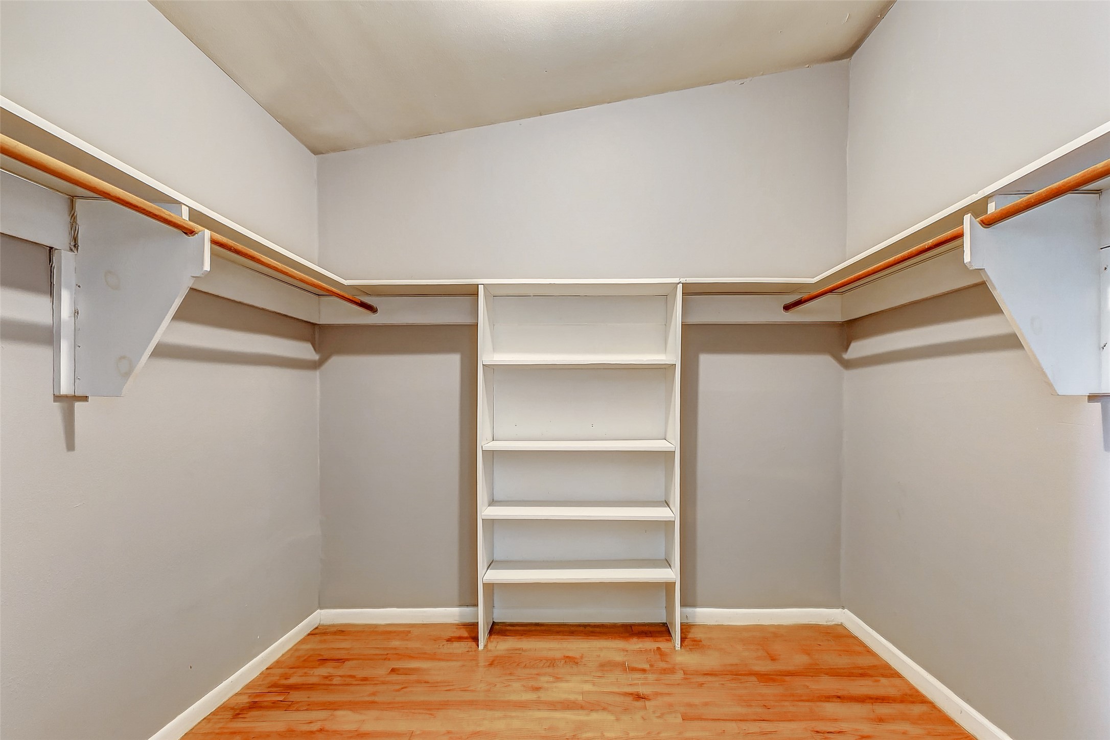 5519 Burlinghall Drive Property Photo 8