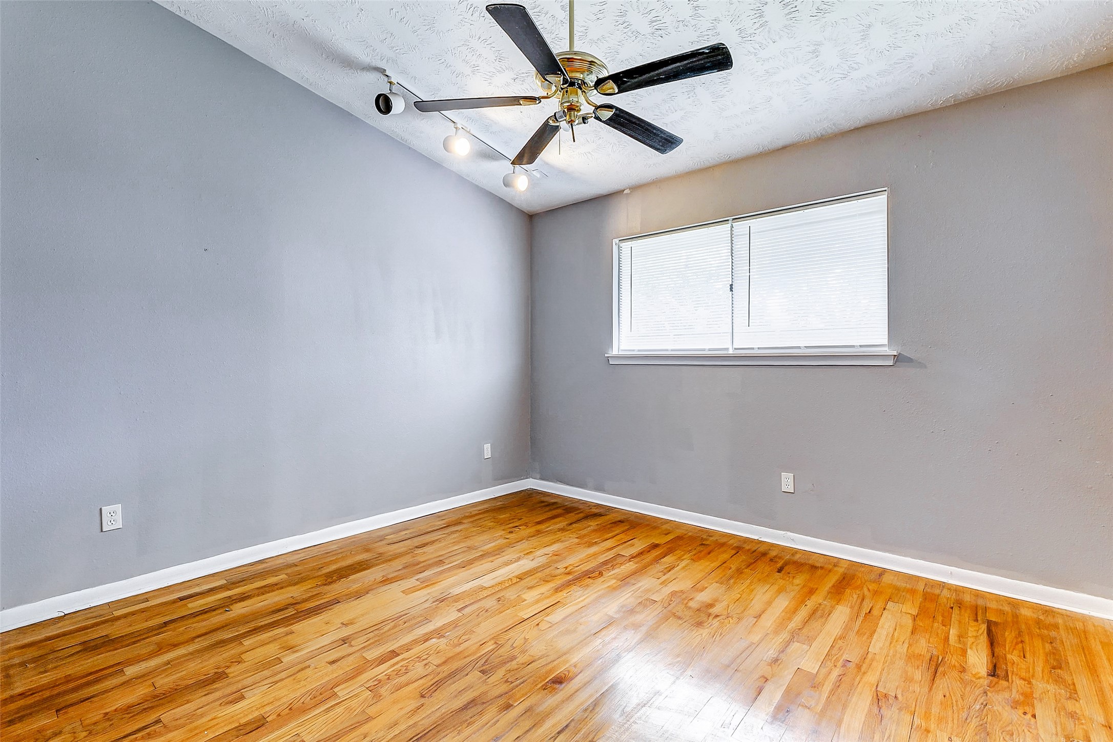 5519 Burlinghall Drive Property Photo 11