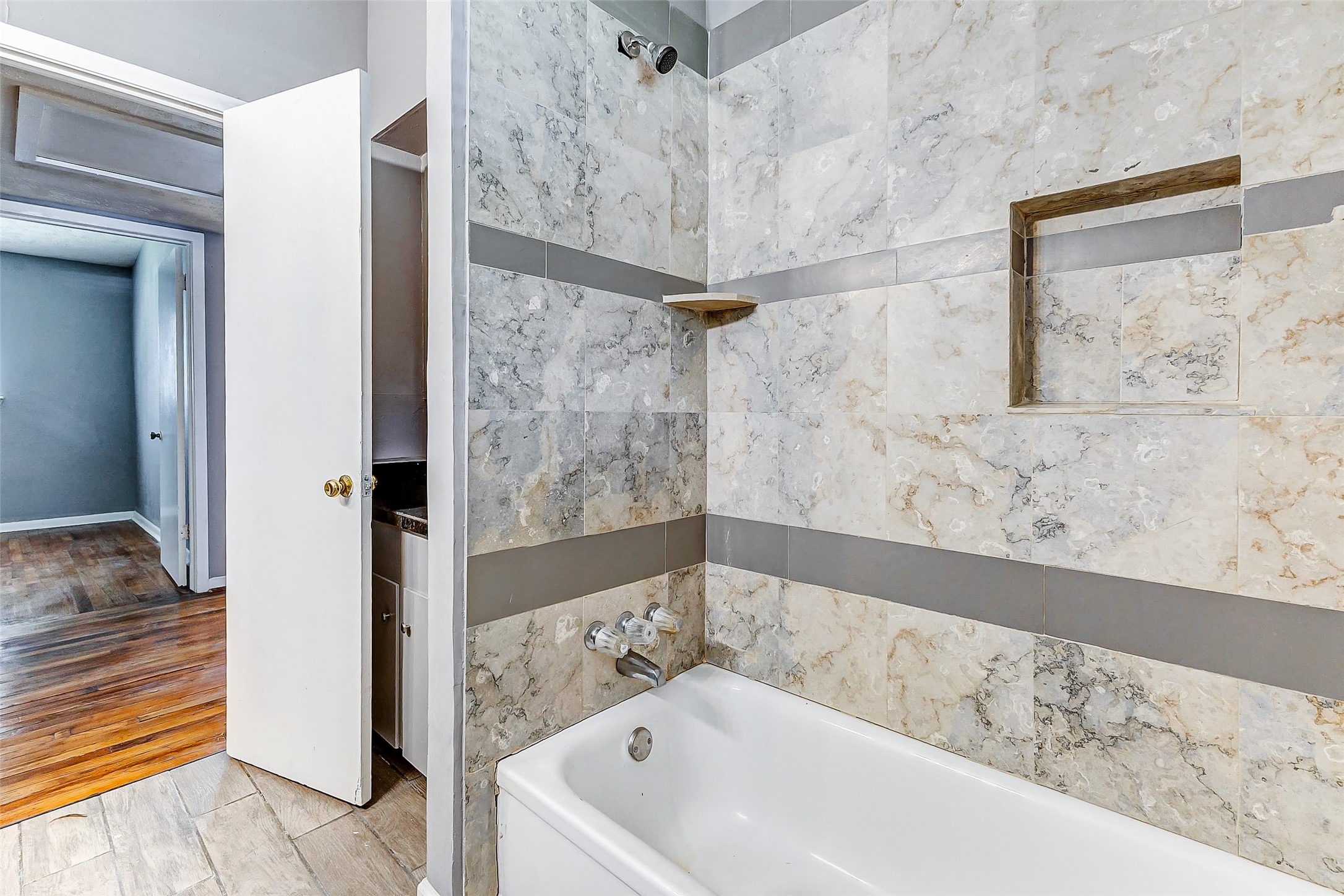 5519 Burlinghall Drive Property Photo 13