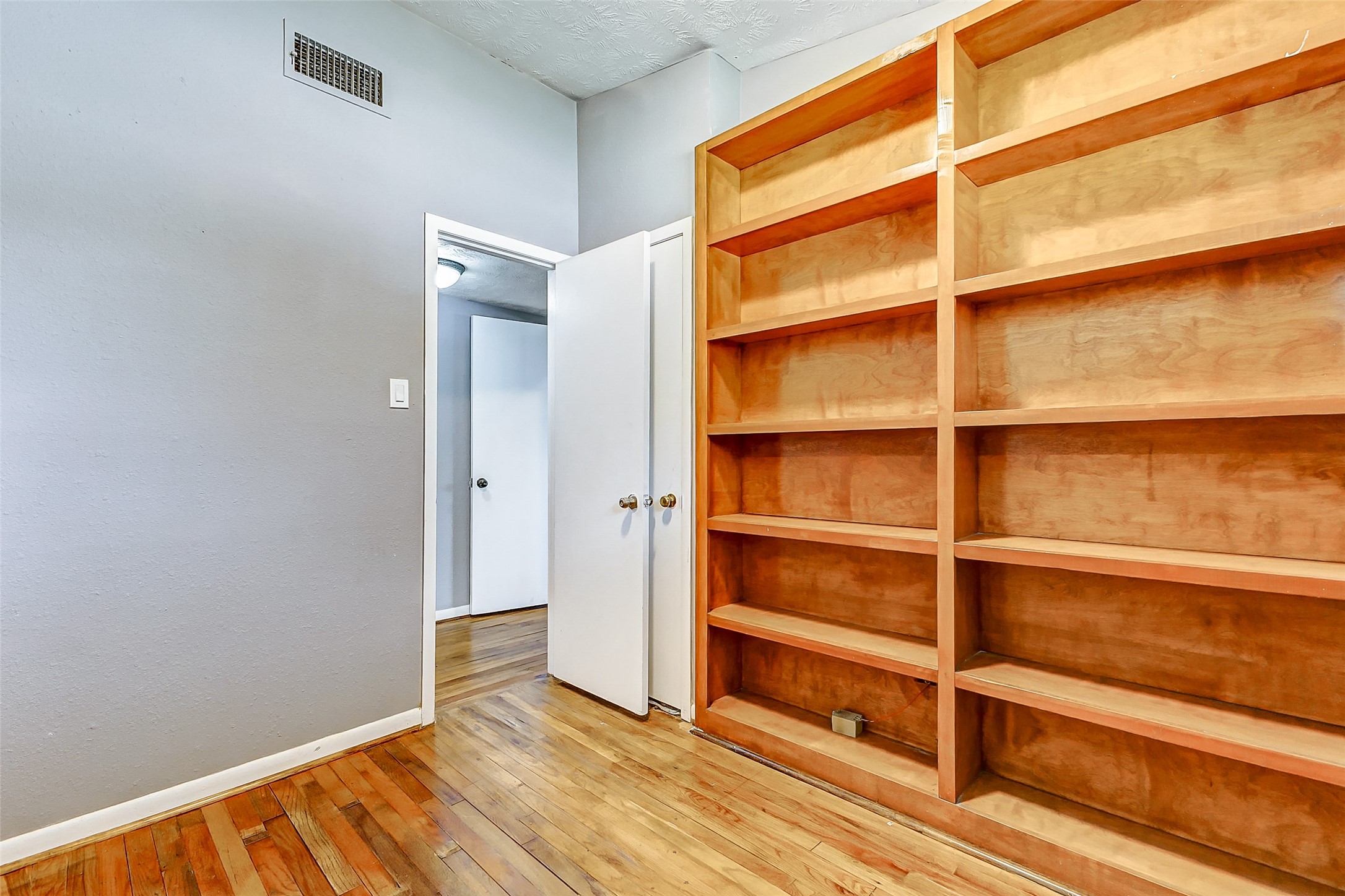 5519 Burlinghall Drive Property Photo 16