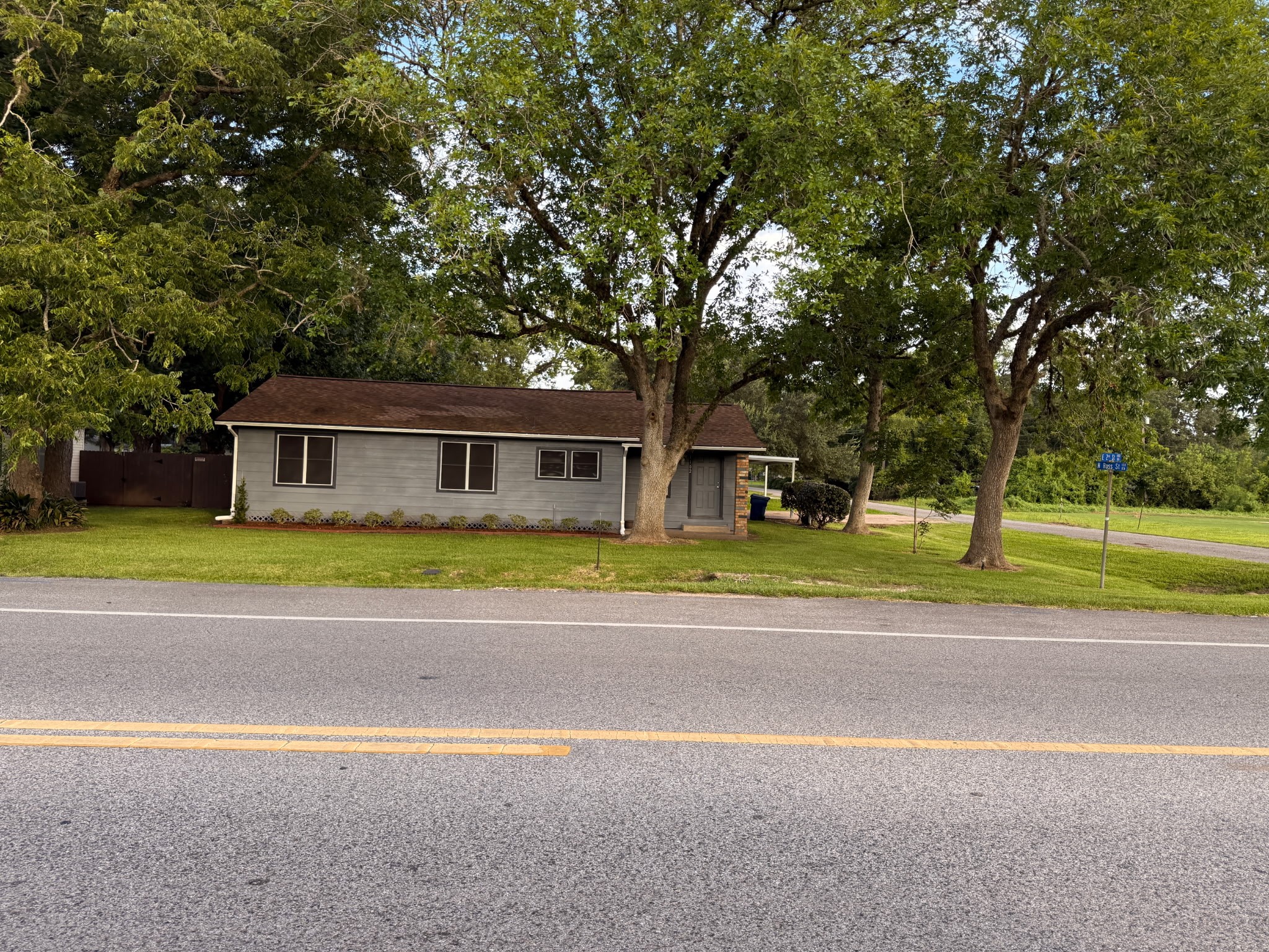 1102 E 2nd Street Property Photo 1
