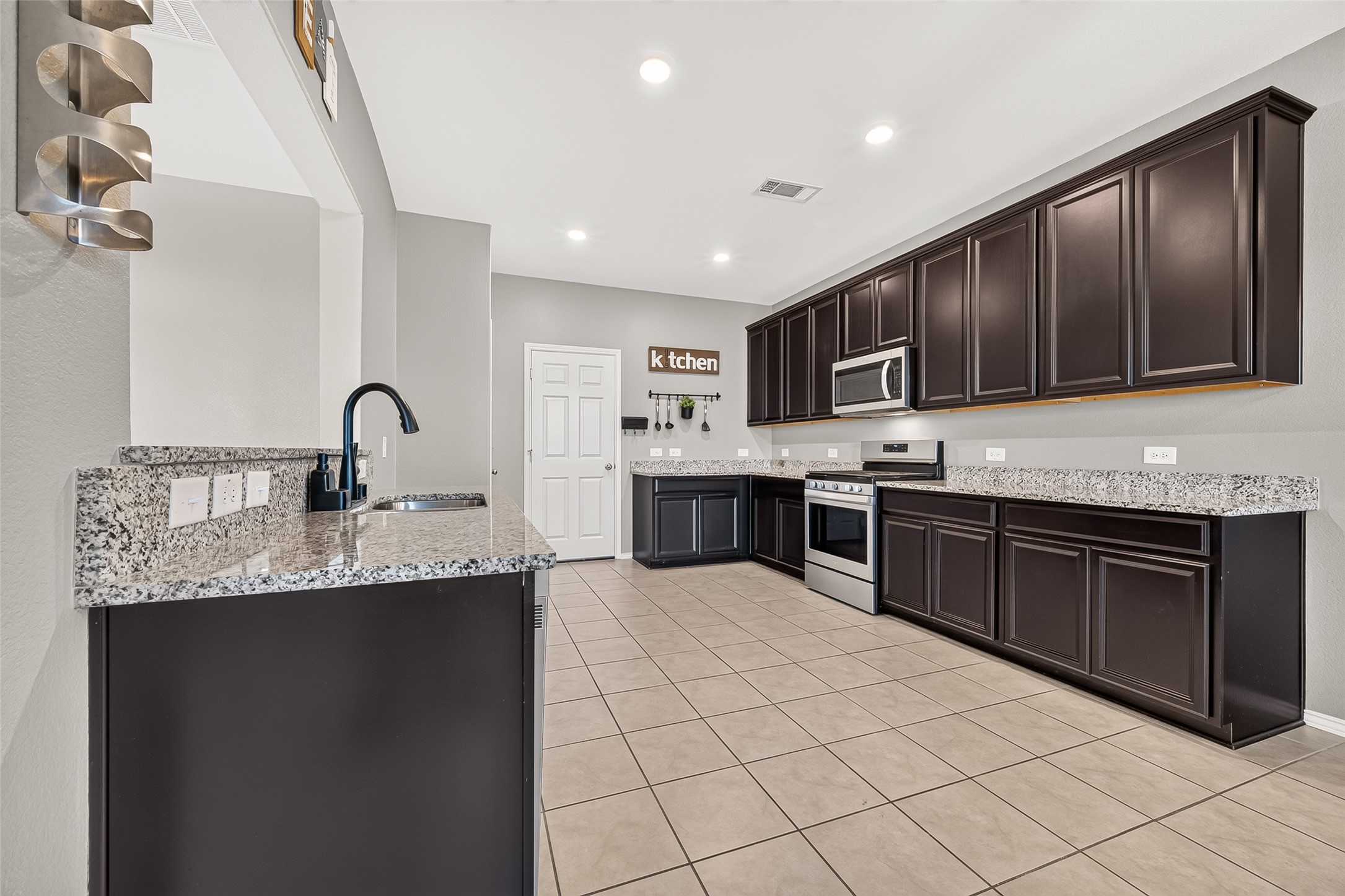 5911 Waggoner Ranch Trail Property Photo 12