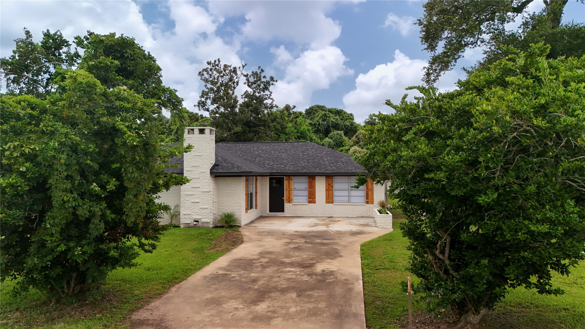 223 Lee Avenue Property Photo 5