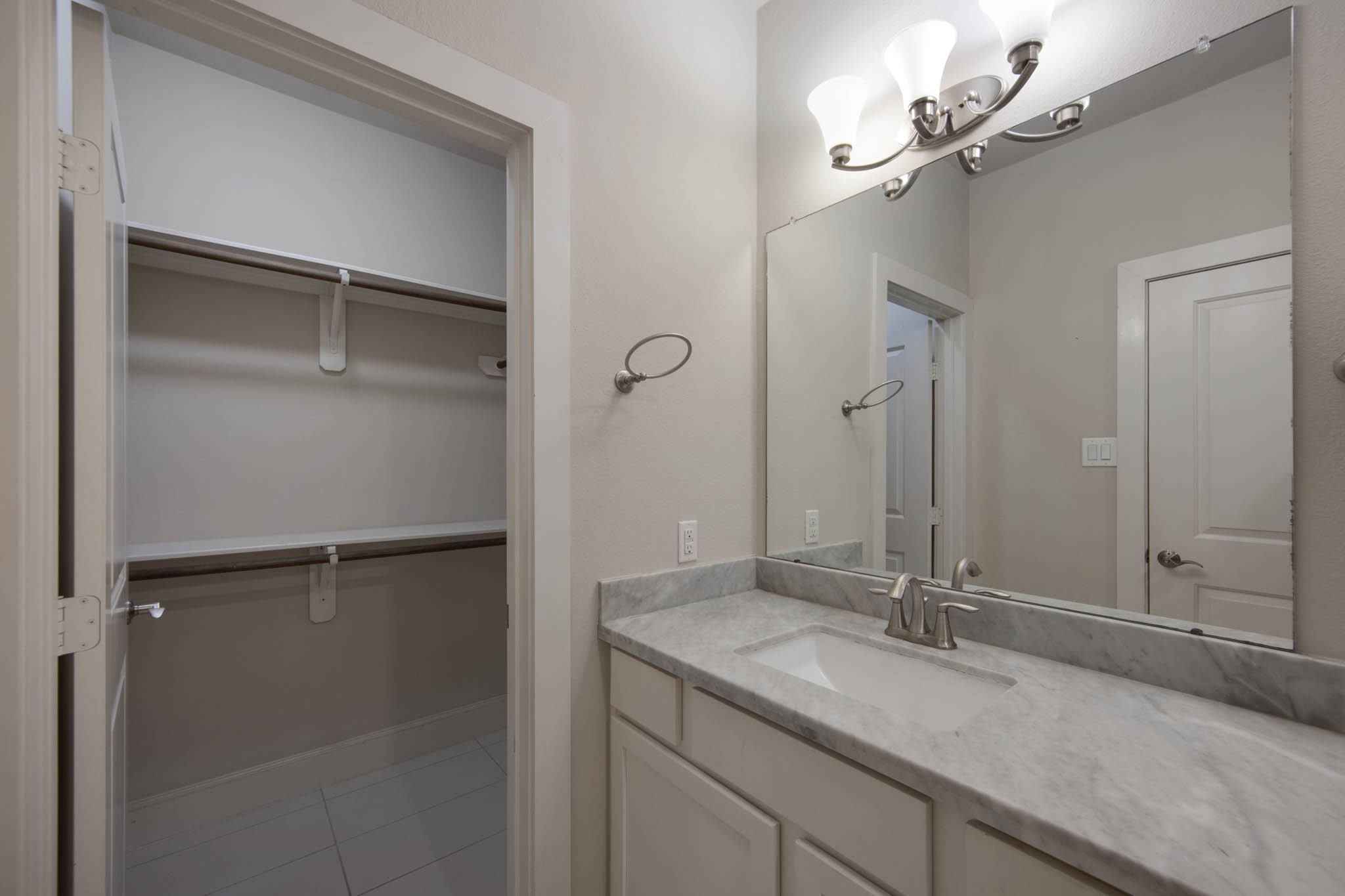 953 W 24th Street Property Photo 6