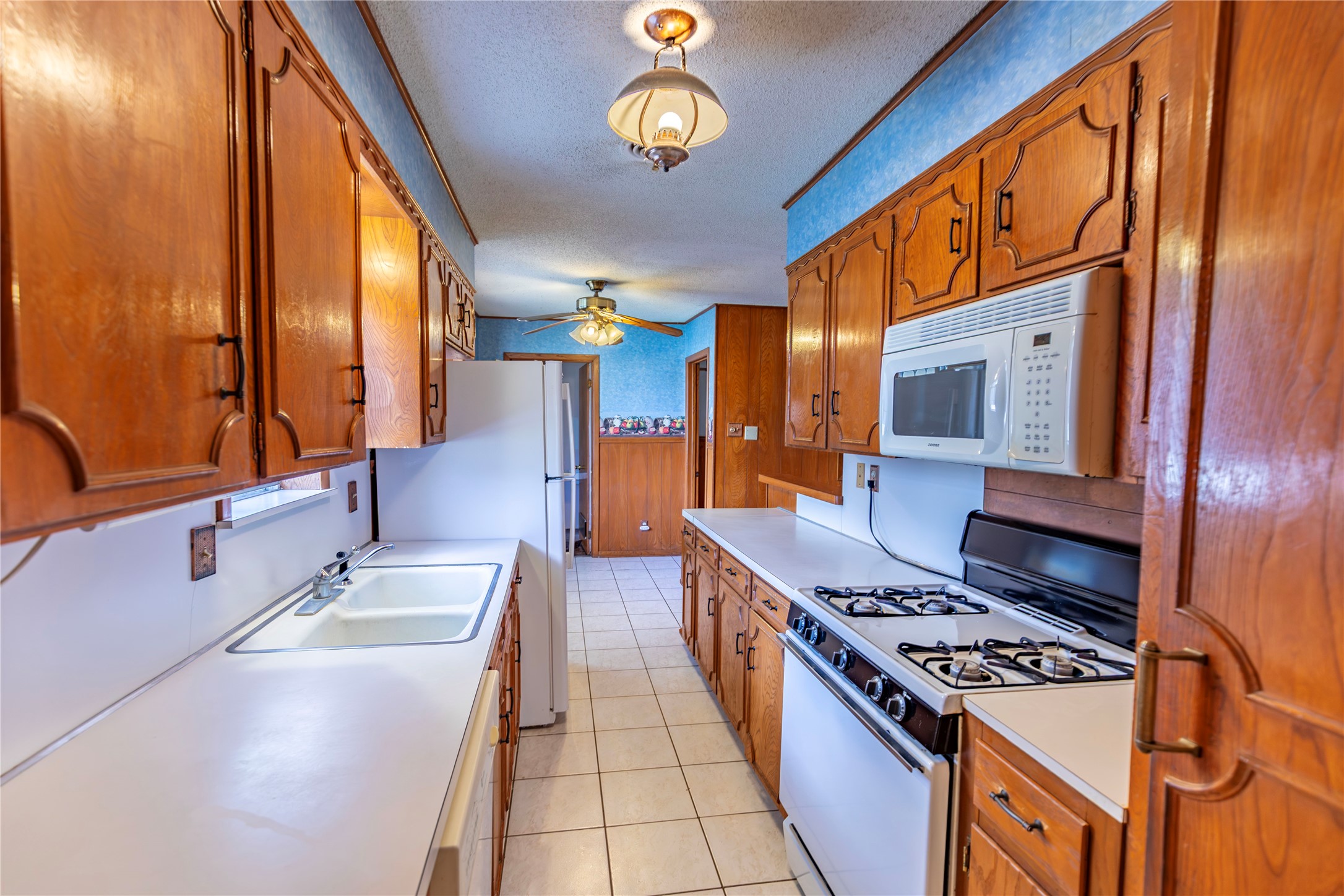 1092 South Holland Street Property Photo 3