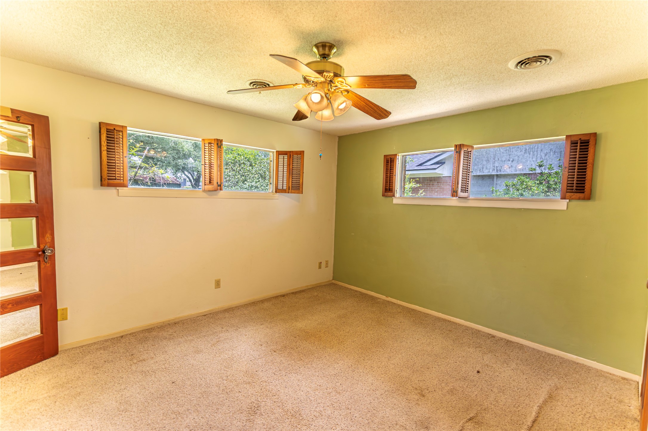 1092 South Holland Street Property Photo 9