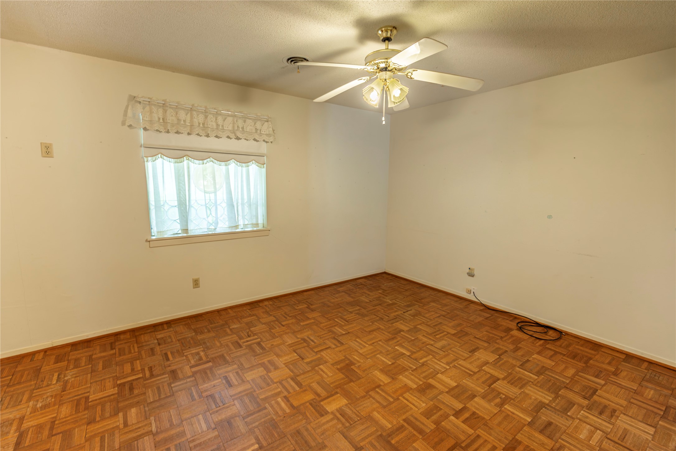 1092 South Holland Street Property Photo 11