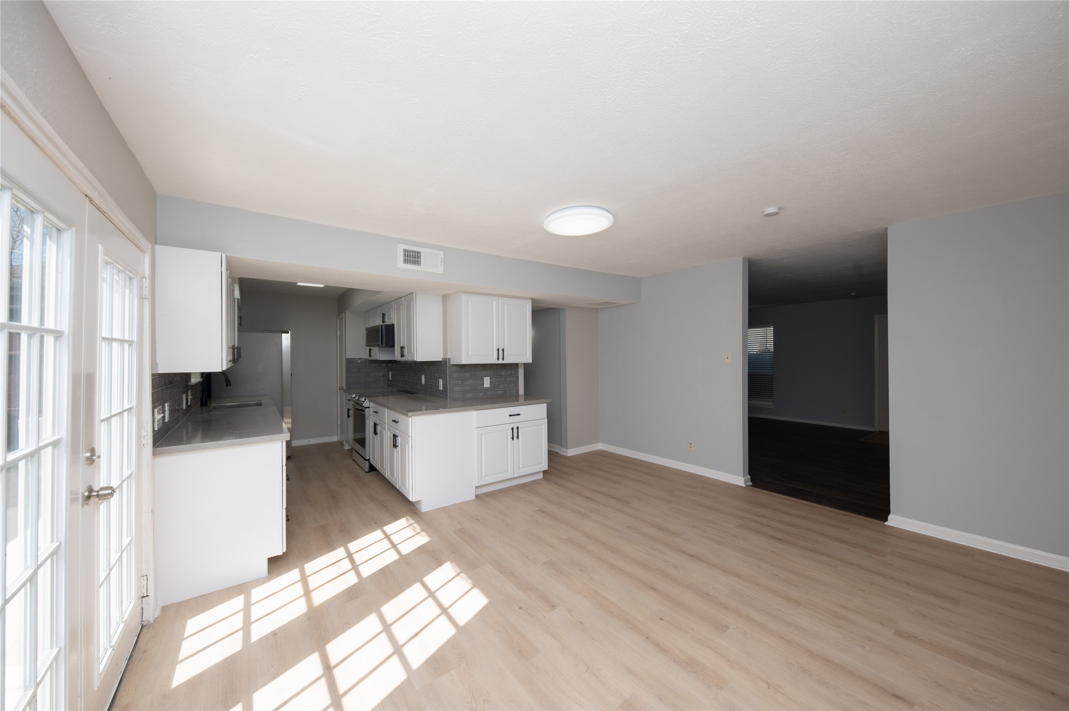 4220 Belle Park Drive Property Photo 7
