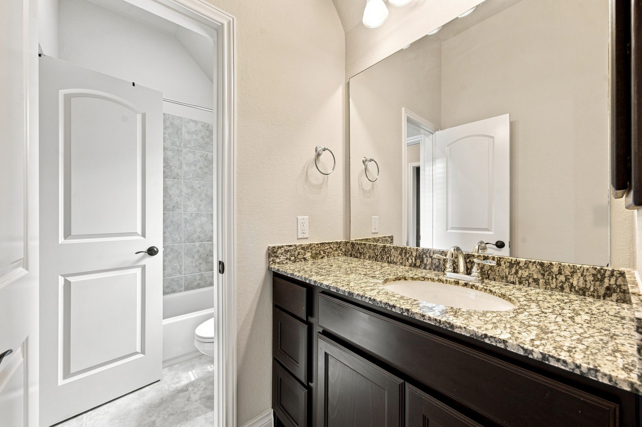 3923 Pebble Heights Lane Property Photo 35