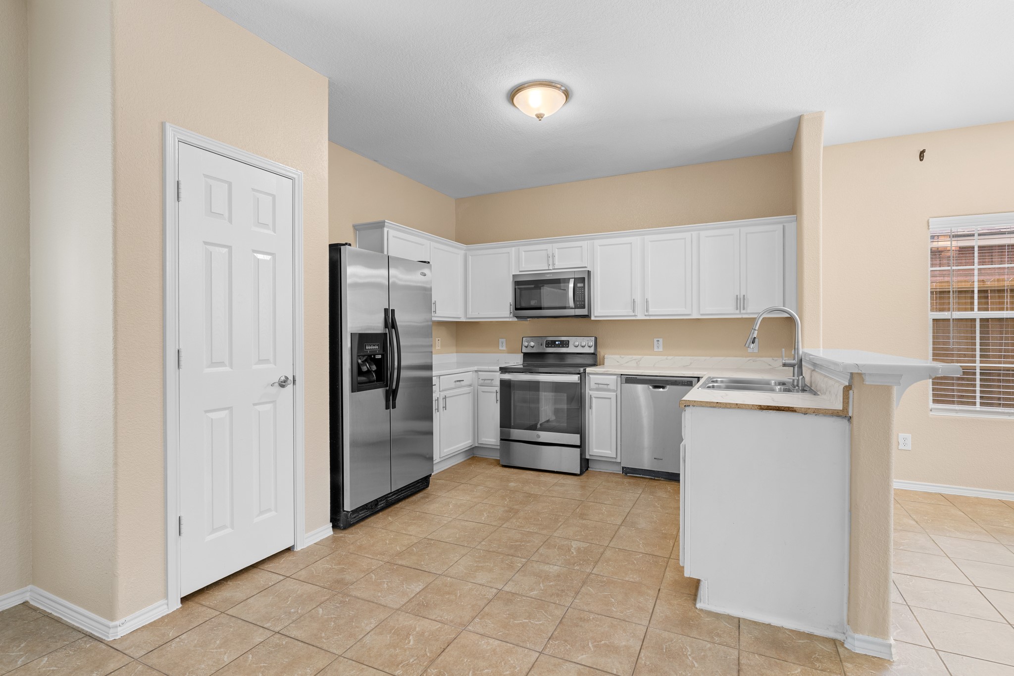 6238 Cottage Pines Drive Property Photo 5