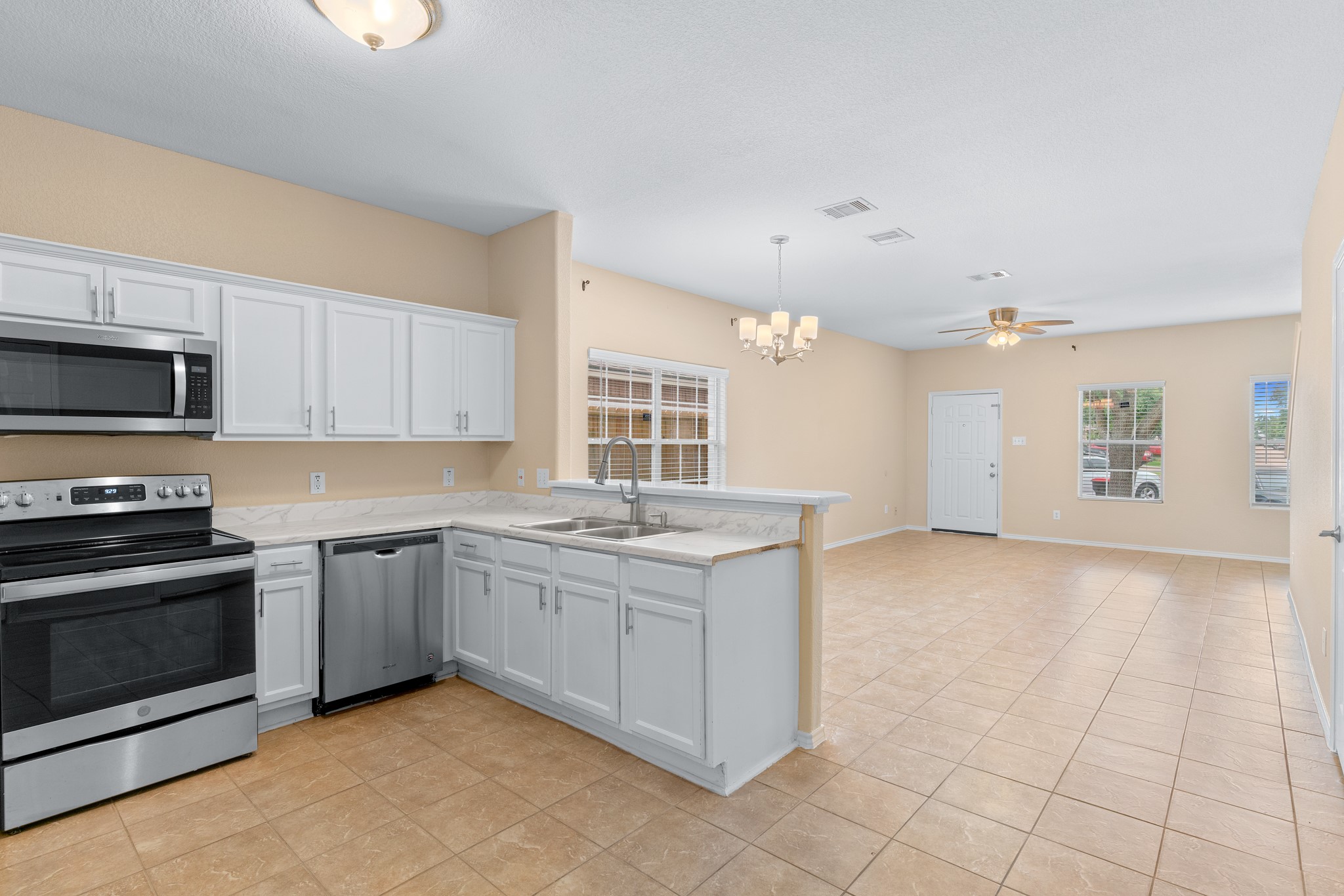 6238 Cottage Pines Drive Property Photo 7