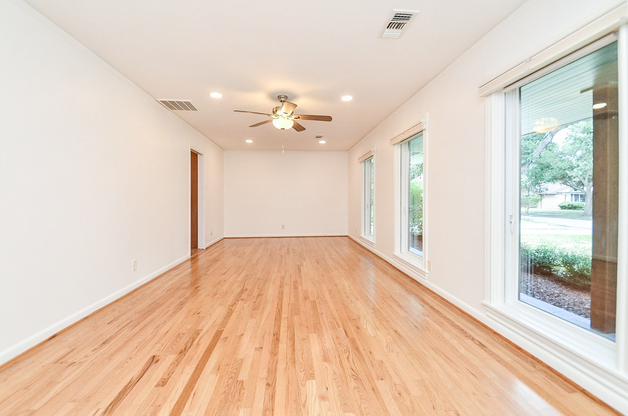5127 Hummingbird Street Property Photo 4