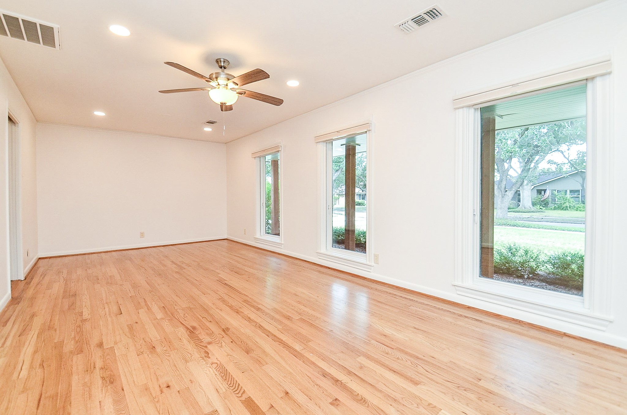 5127 Hummingbird Street Property Photo 5