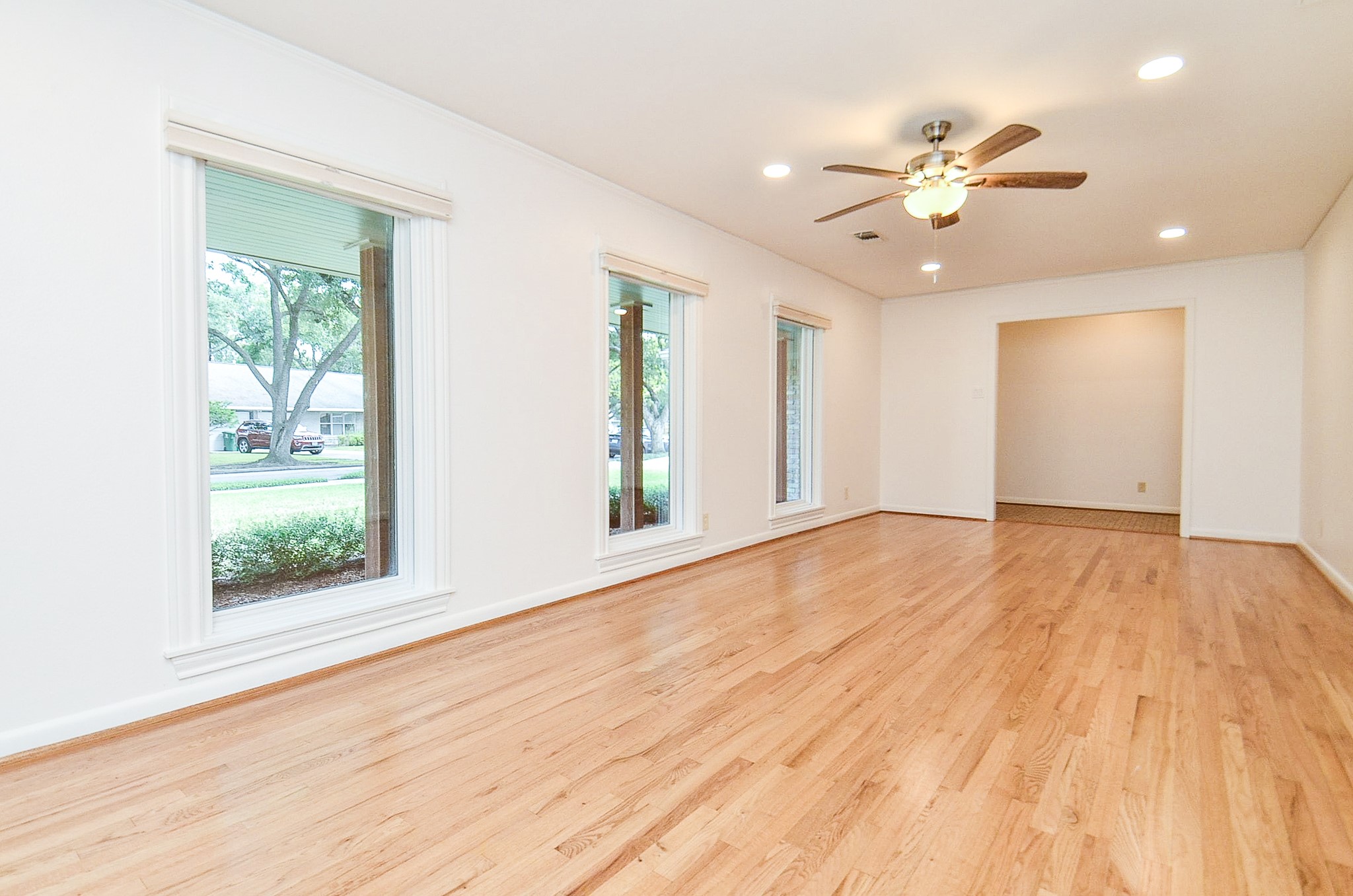 5127 Hummingbird Street Property Photo 6