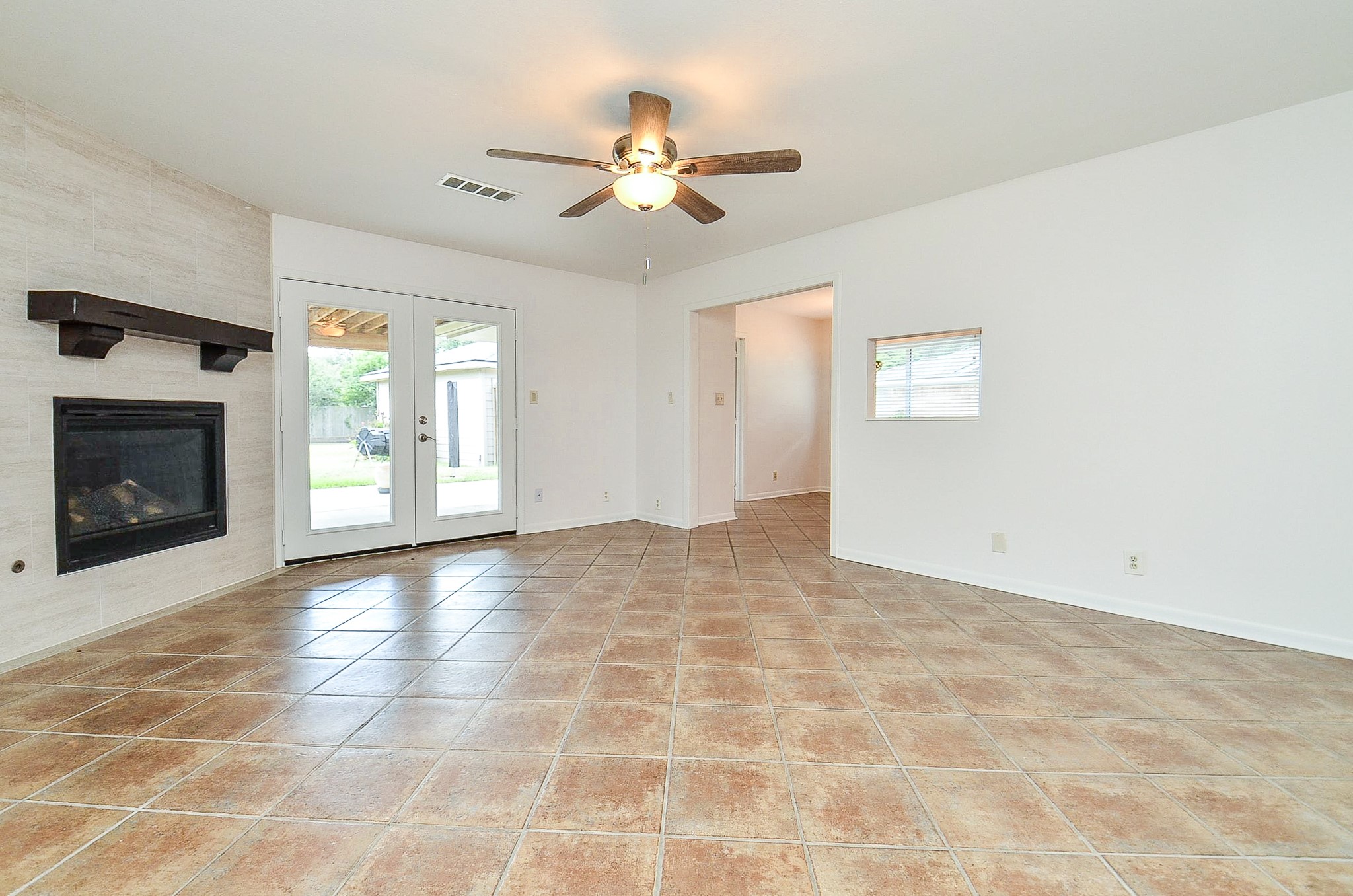 5127 Hummingbird Street Property Photo 8