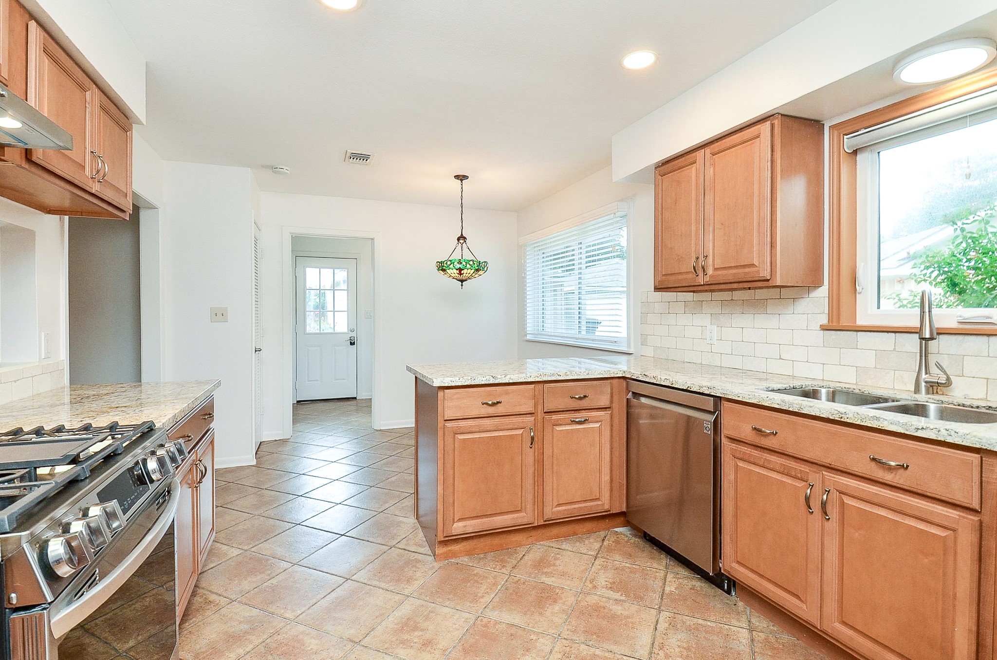 5127 Hummingbird Street Property Photo 14