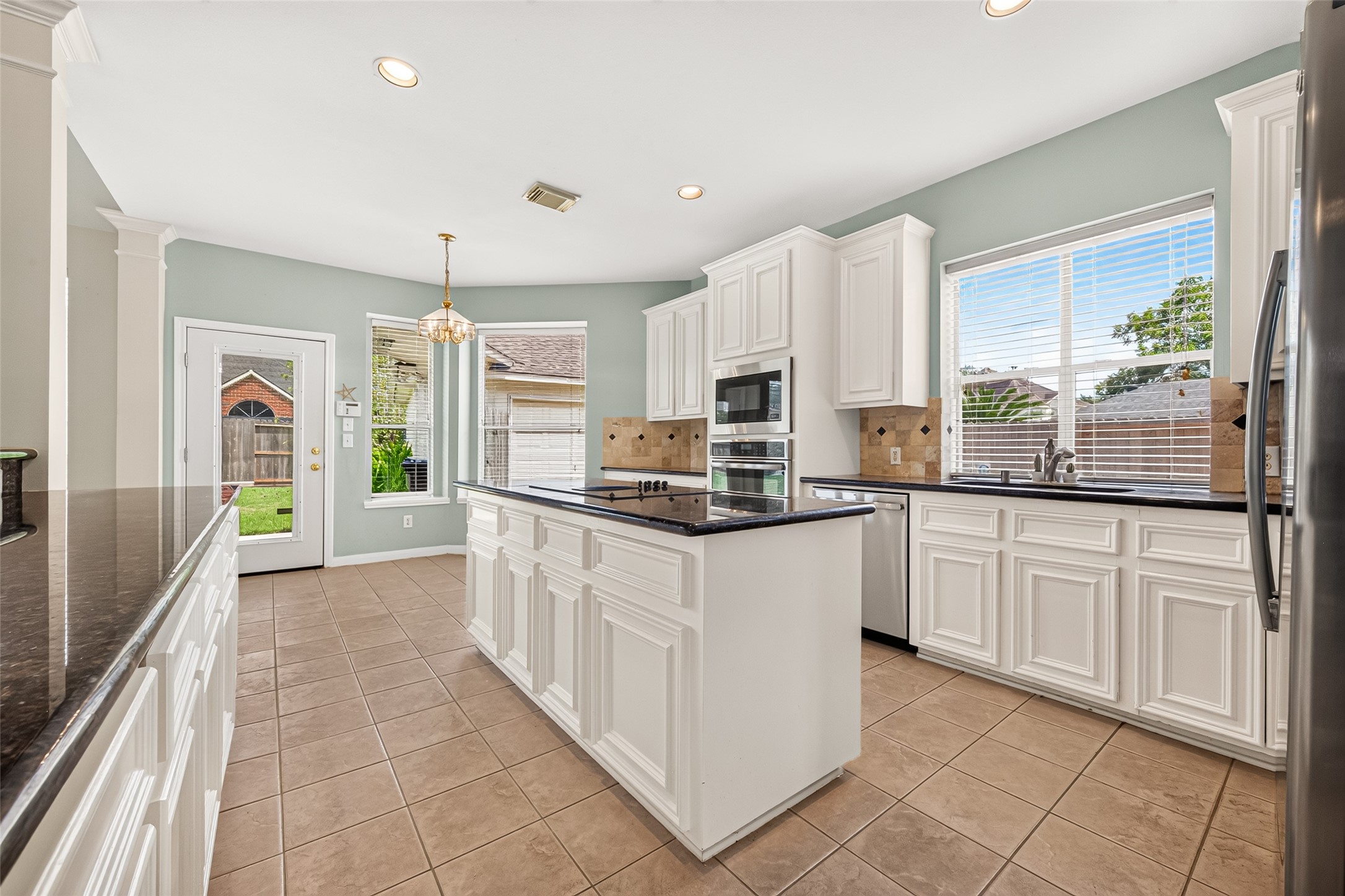 1711 Emma Cove Court Property Photo 18