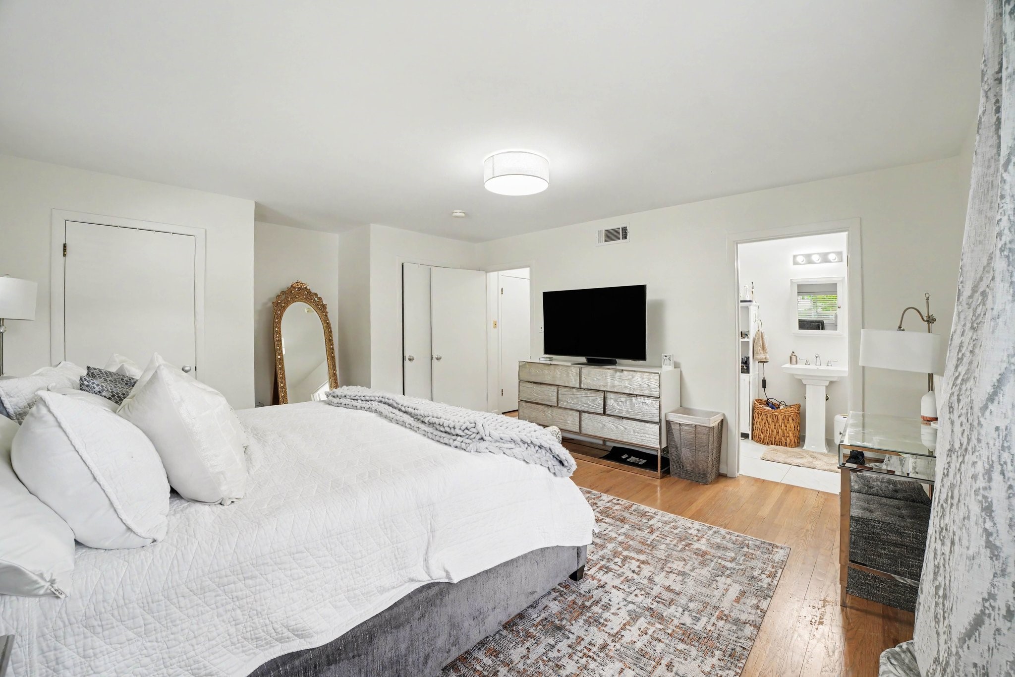 6267 Chevy Chase Drive Property Photo 15