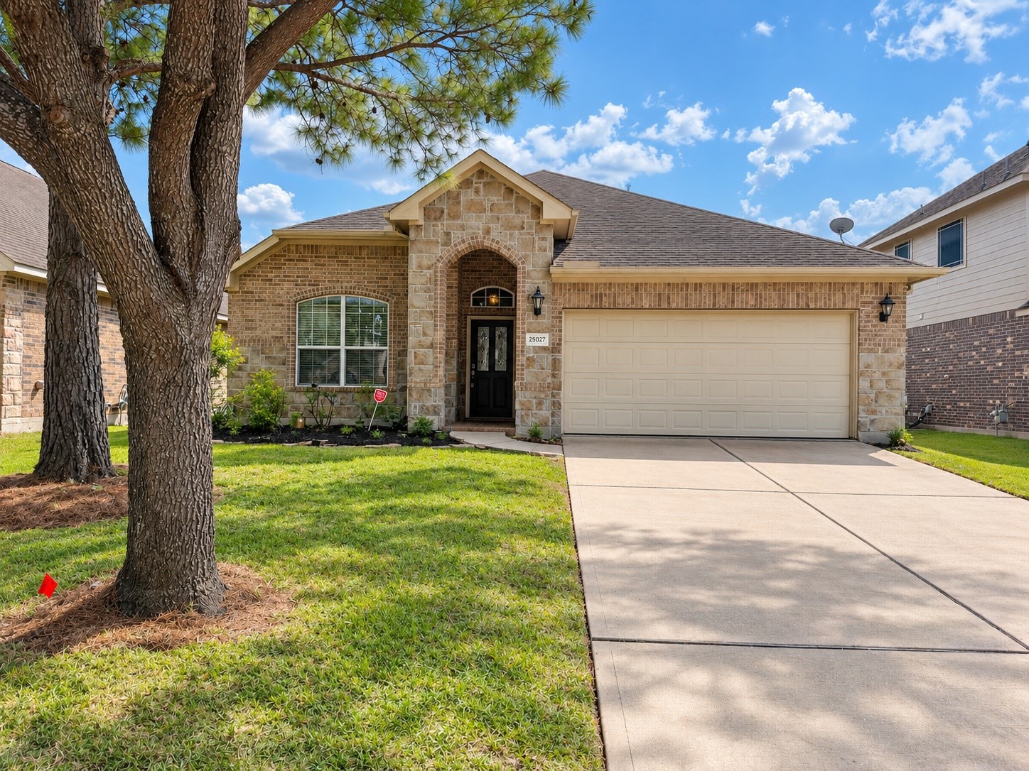 25027 Lakecrest Manor Drive Property Photo 1