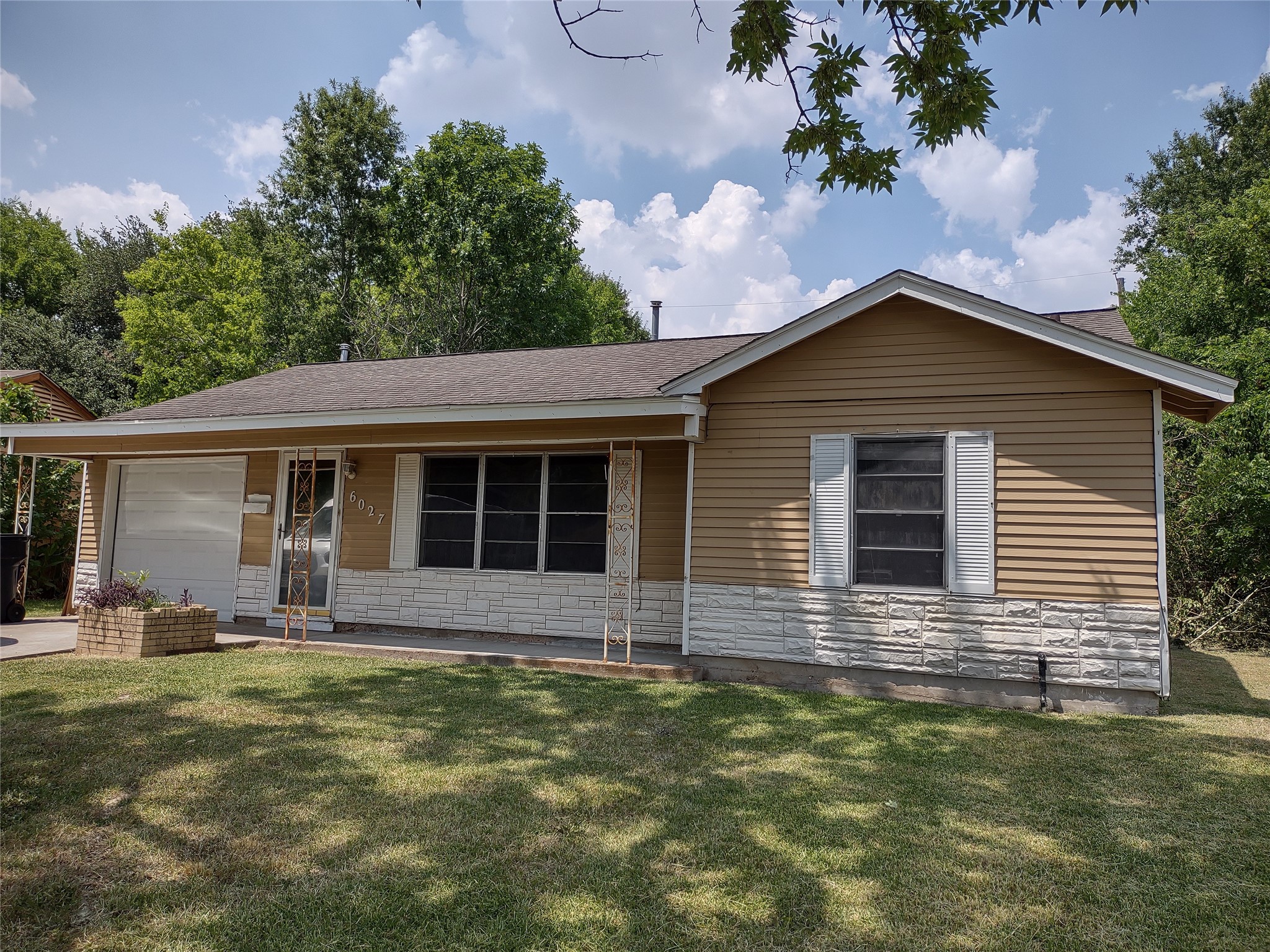 6027 Belneath Street Property Photo 8
