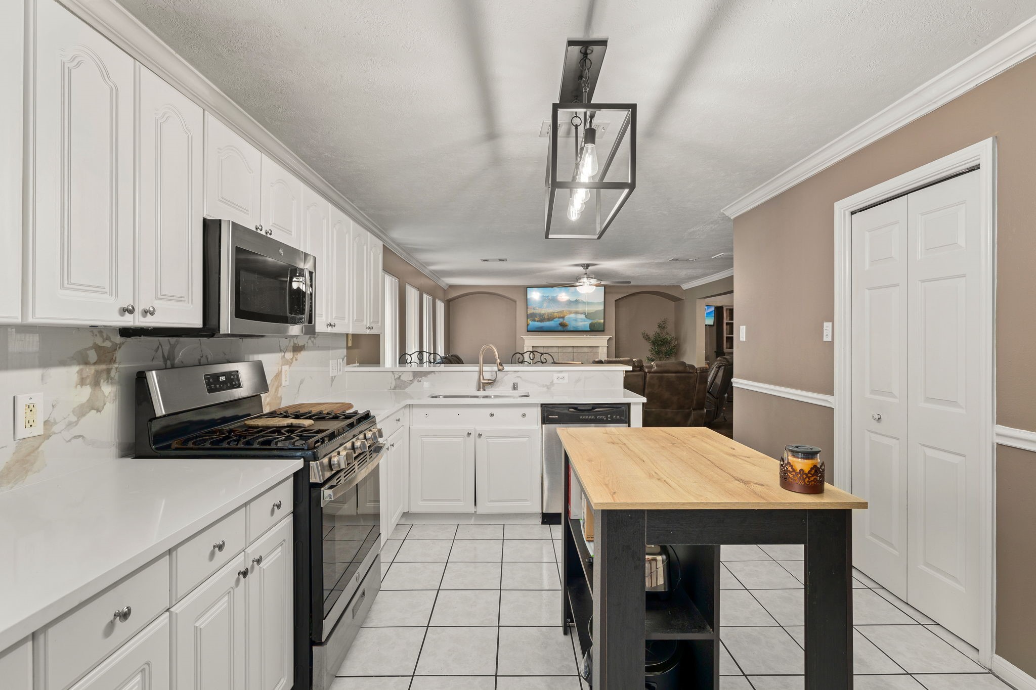 16818 Basewood Court Property Photo 13