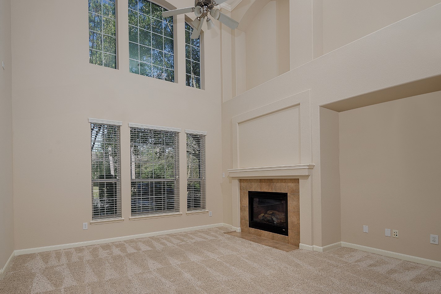 50 E Pipers Green Property Photo 5