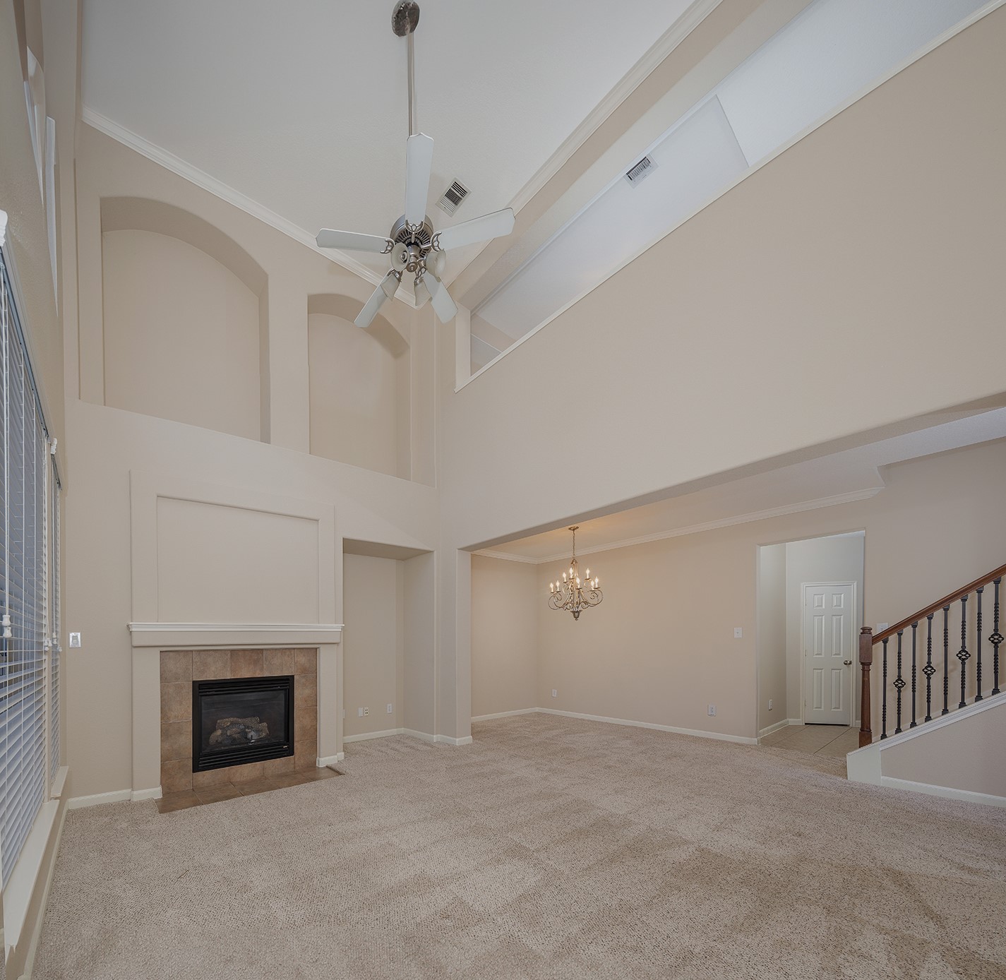 50 E Pipers Green Property Photo 6