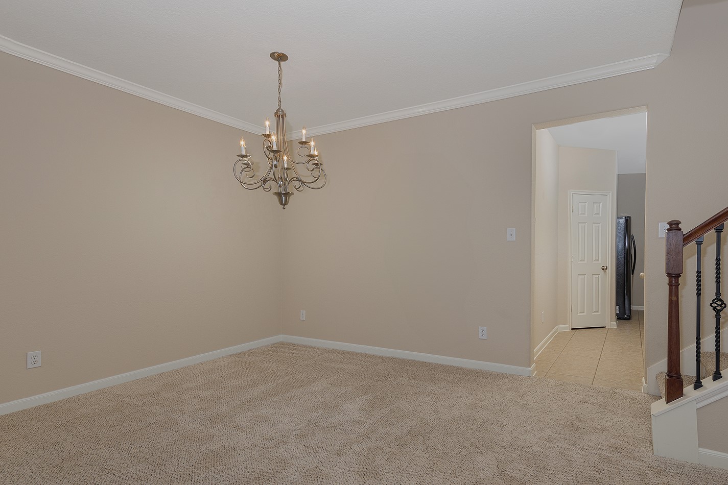 50 E Pipers Green Property Photo 7