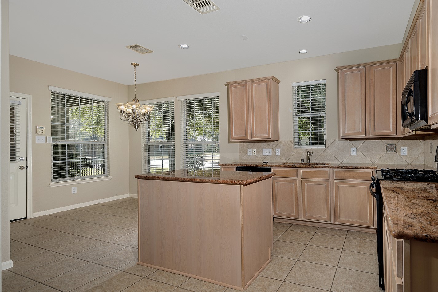 50 E Pipers Green Property Photo 10