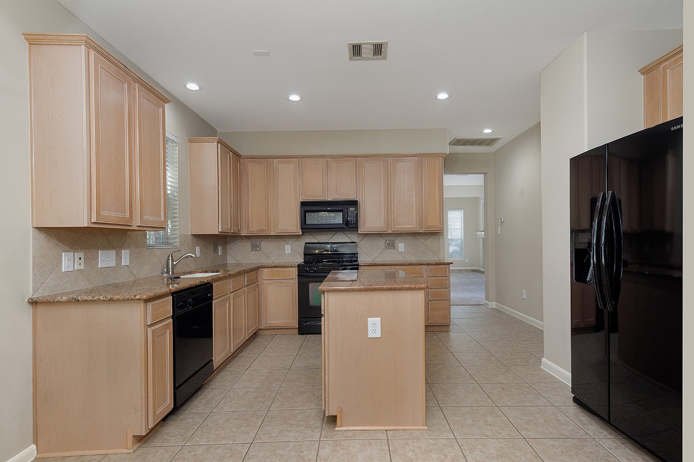 50 E Pipers Green Property Photo 12