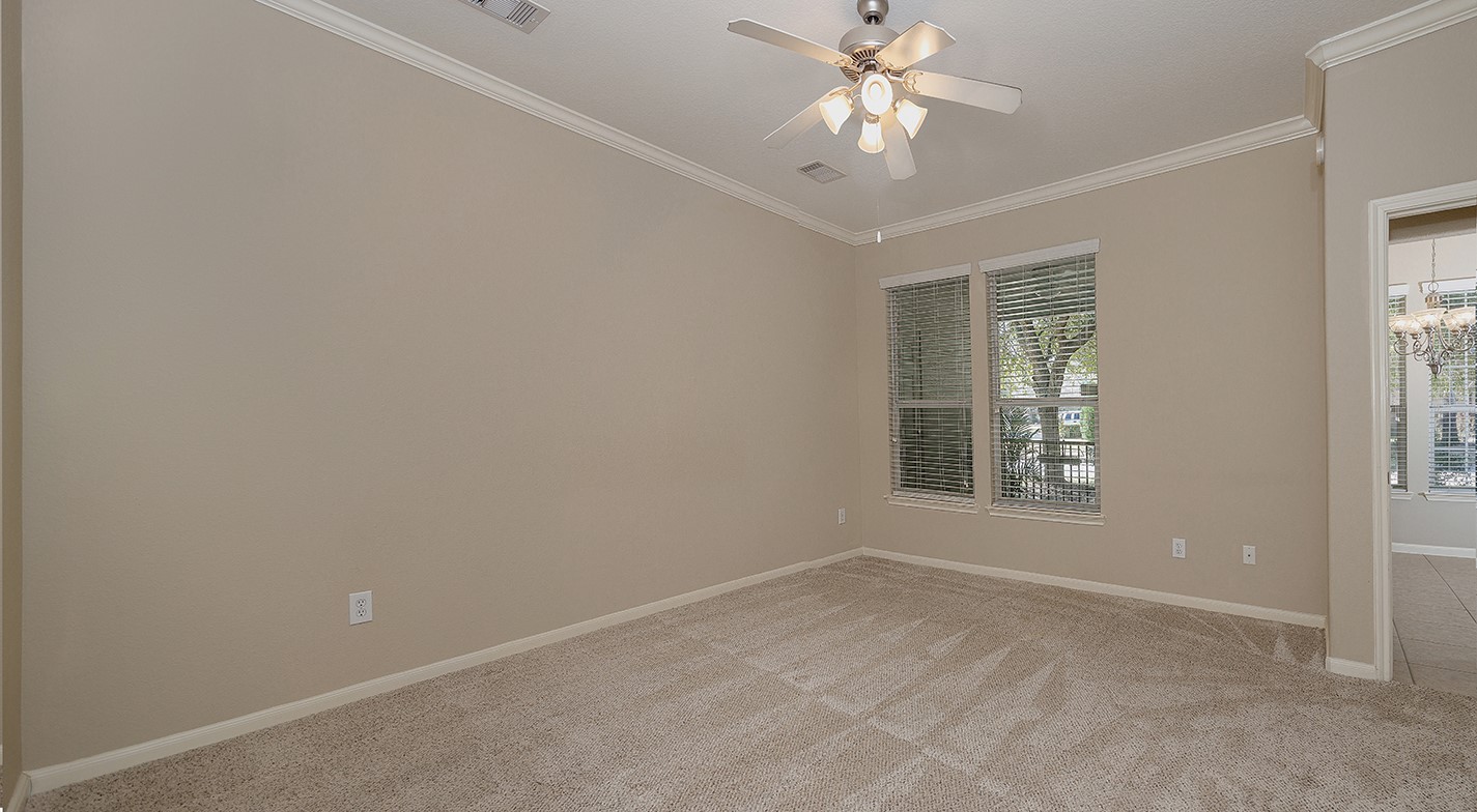50 E Pipers Green Property Photo 13