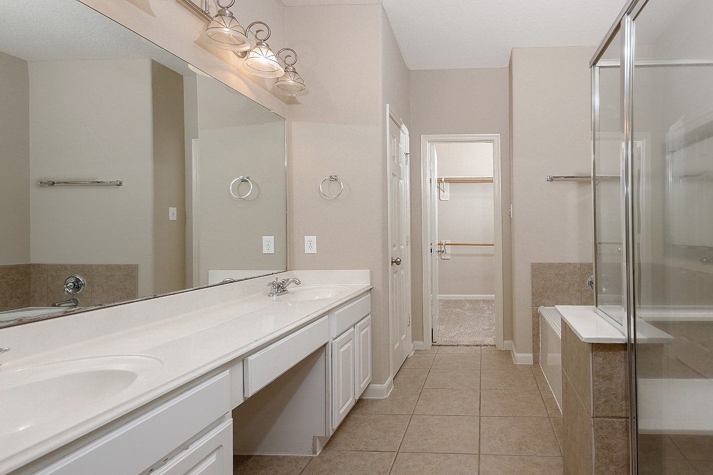 50 E Pipers Green Property Photo 15