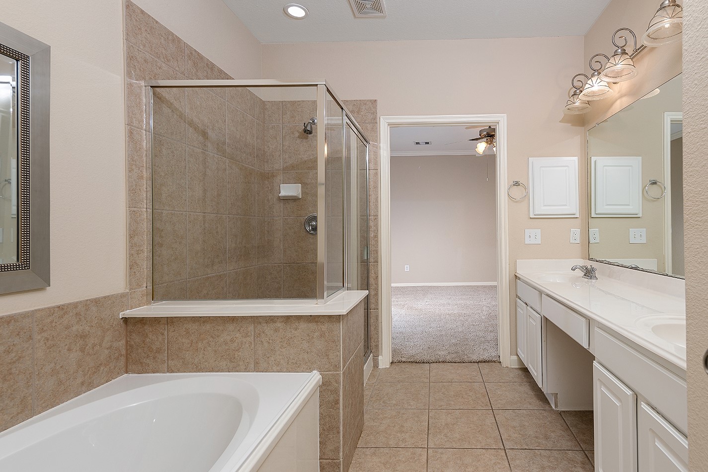 50 E Pipers Green Property Photo 16