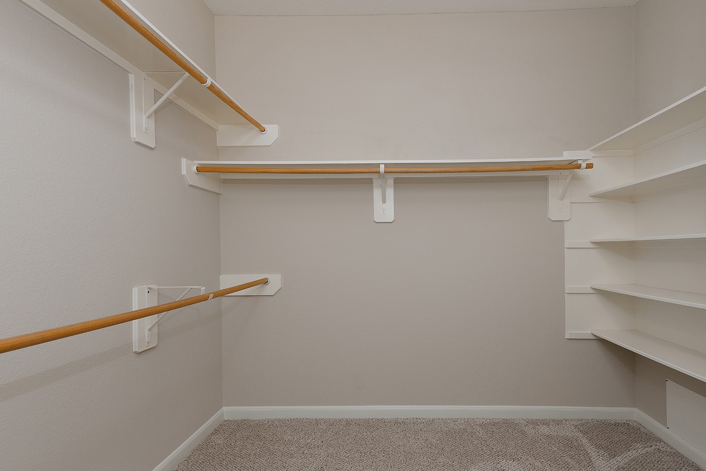 50 E Pipers Green Property Photo 17