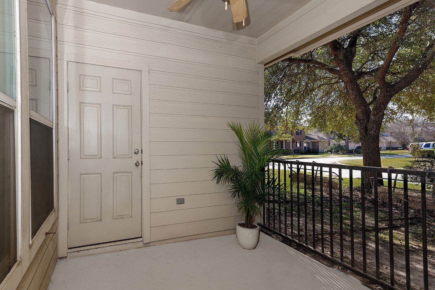 50 E Pipers Green Property Photo 19