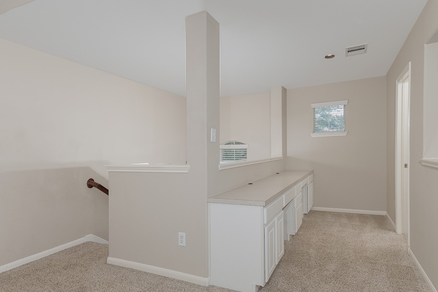 50 E Pipers Green Property Photo 21
