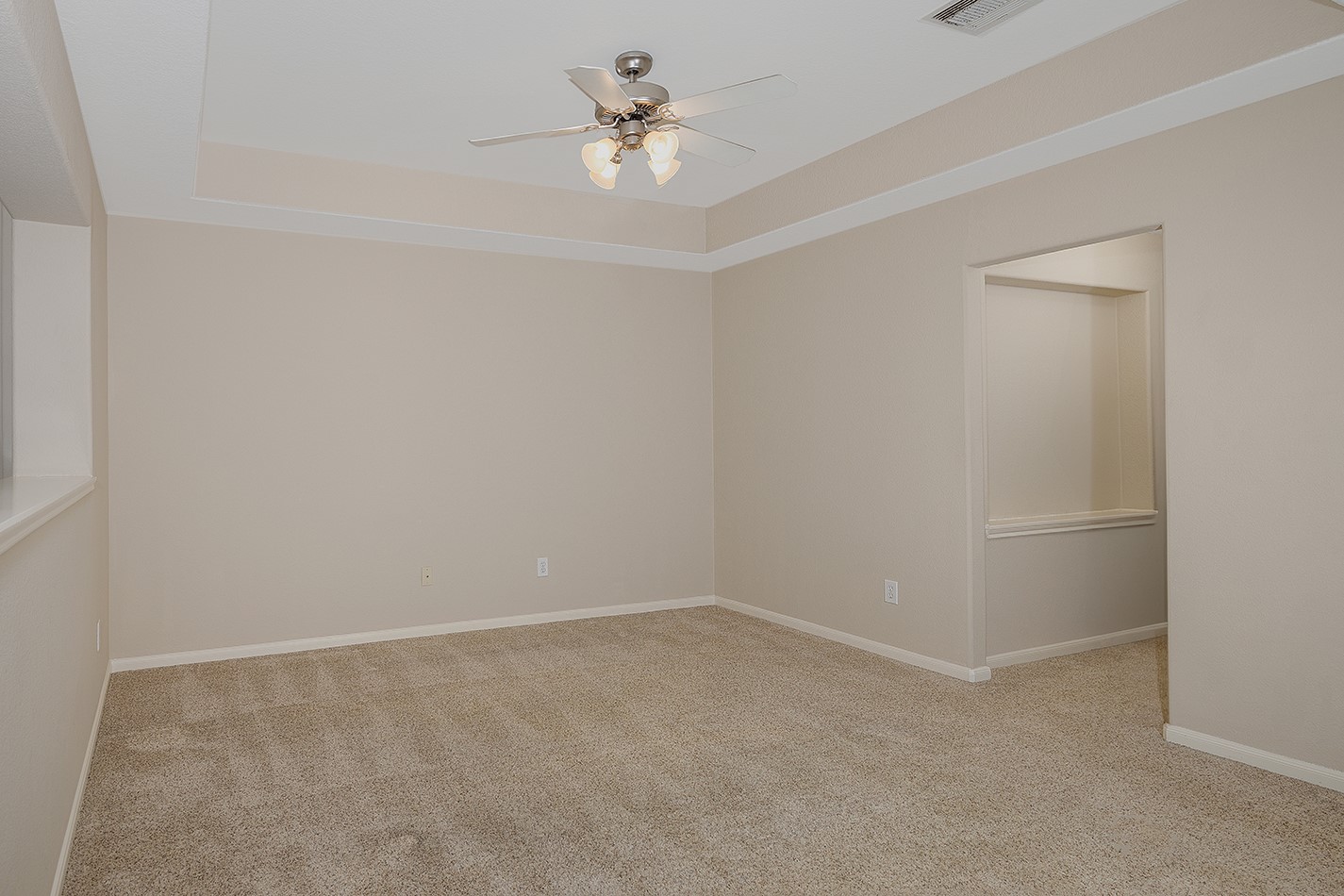 50 E Pipers Green Property Photo 22
