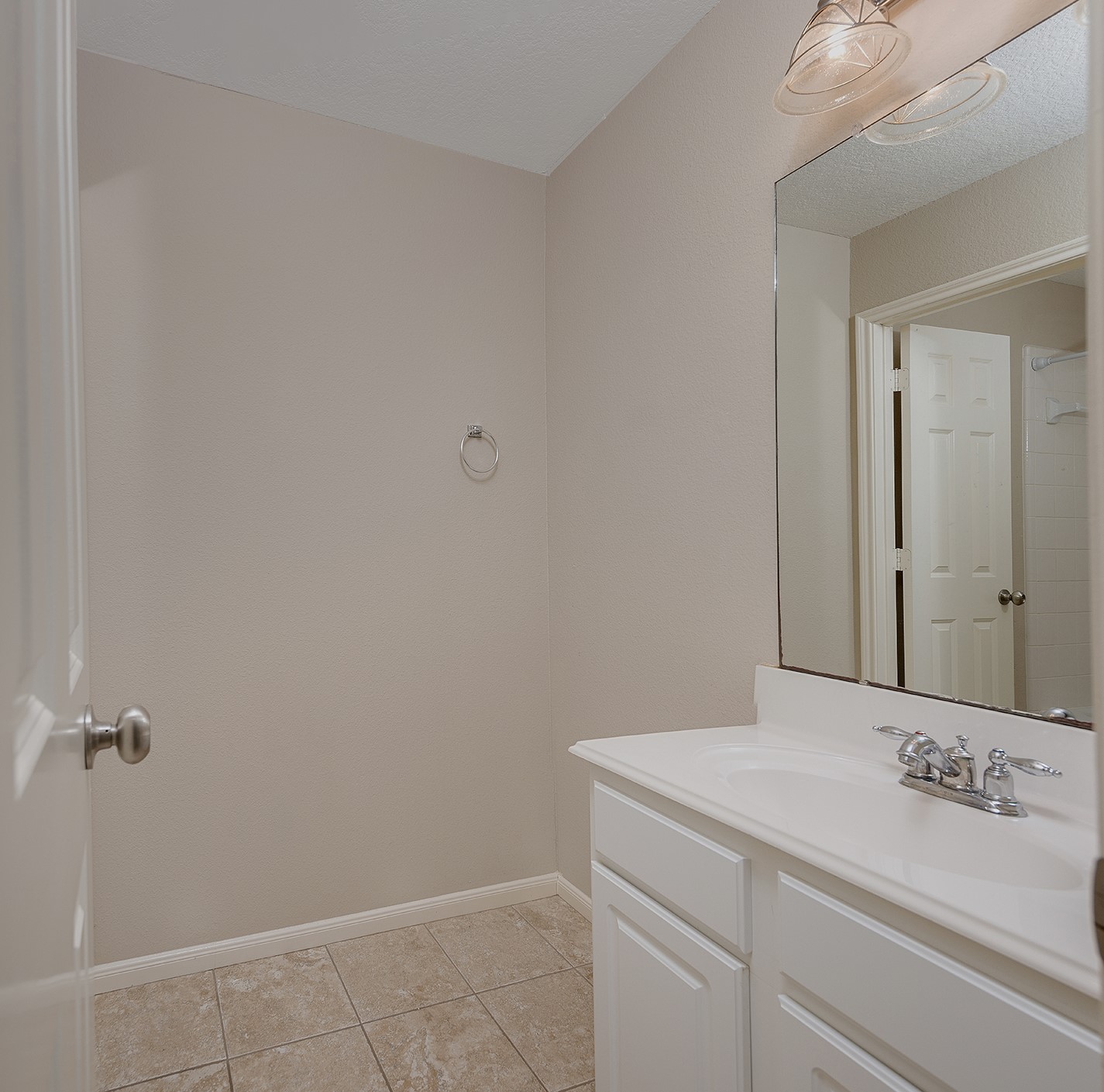 50 E Pipers Green Property Photo 23