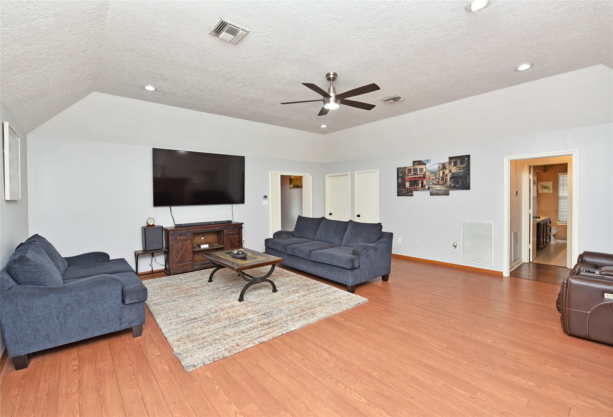 10031 Cabin Creek Drive Property Photo 9