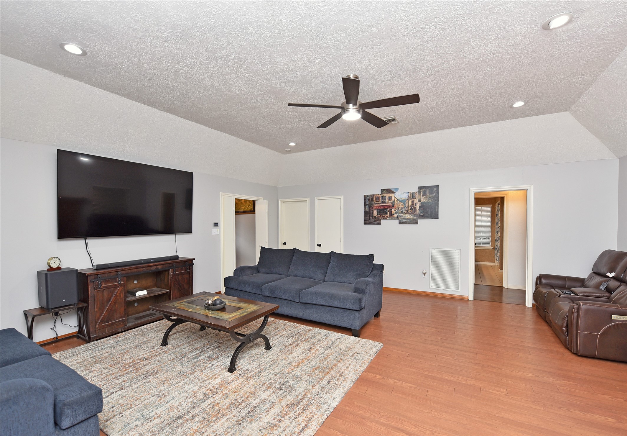 10031 Cabin Creek Drive Property Photo 11