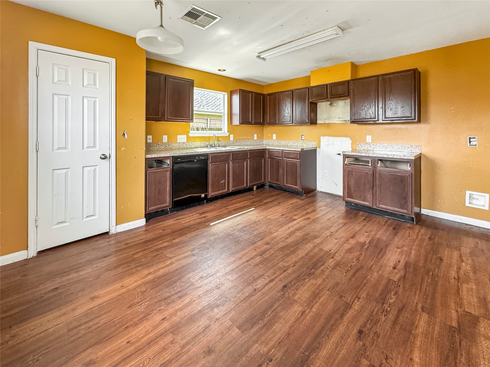 915 Redcrest Springs Court Property Photo 3