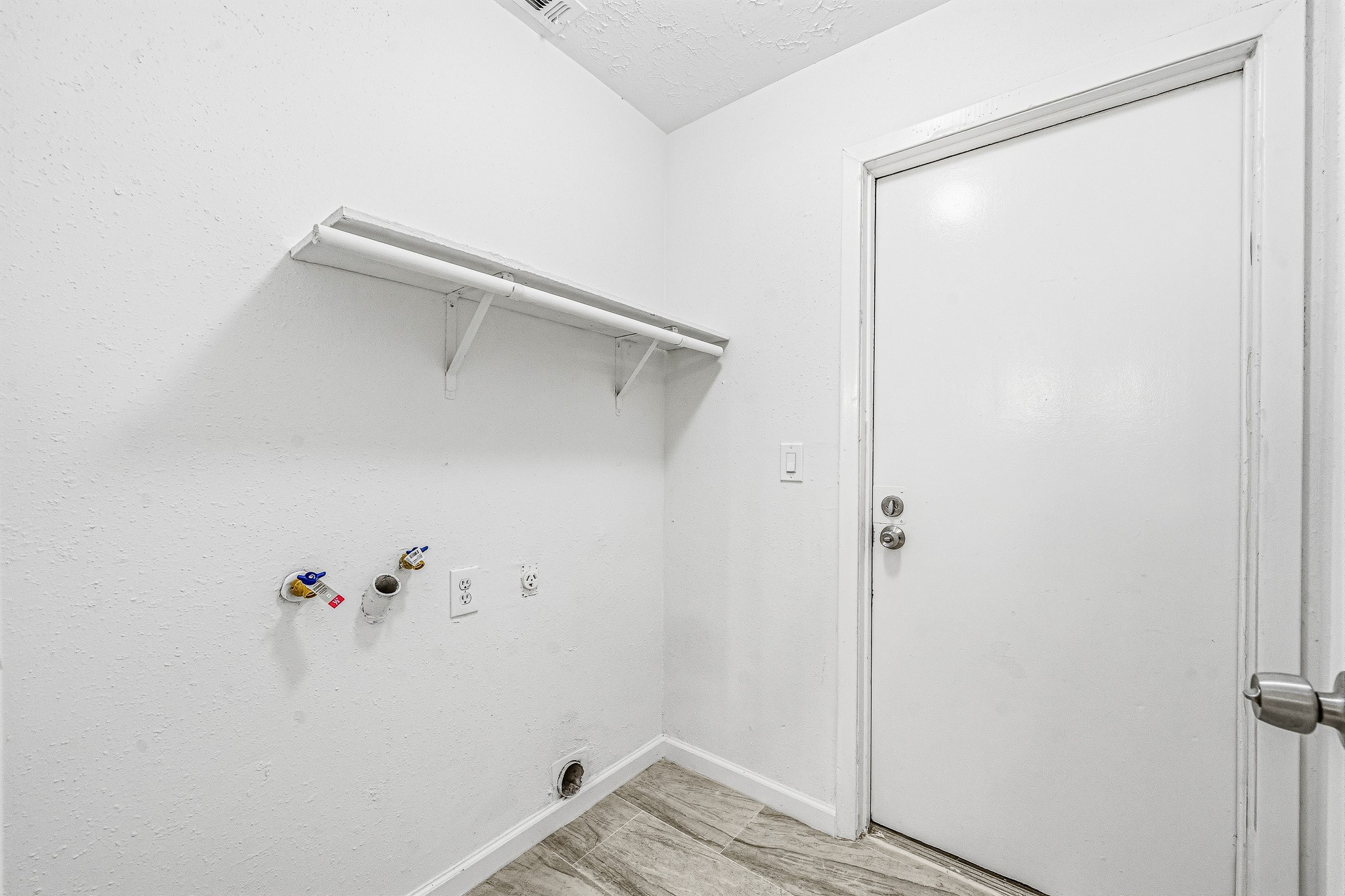 13118 Birch Grove Drive Property Photo 15