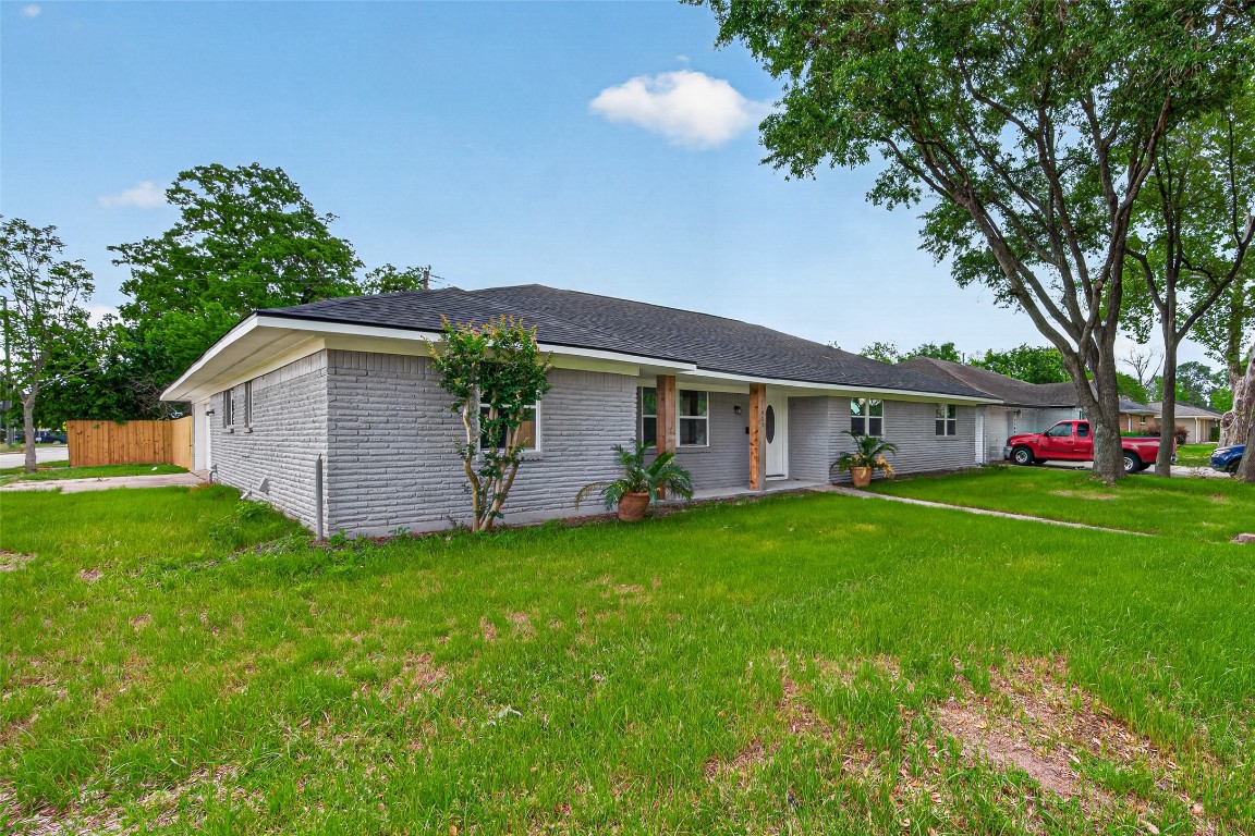 11903 Atwell Drive Property Photo 3