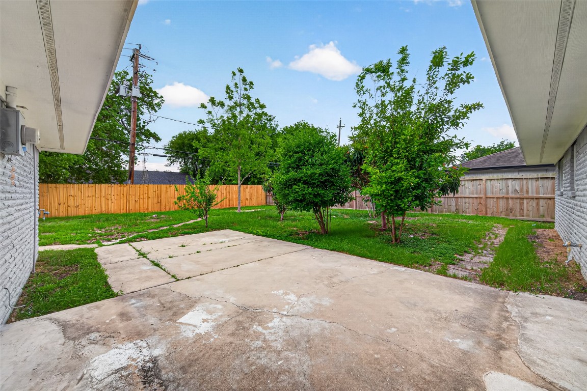 11903 Atwell Drive Property Photo 4